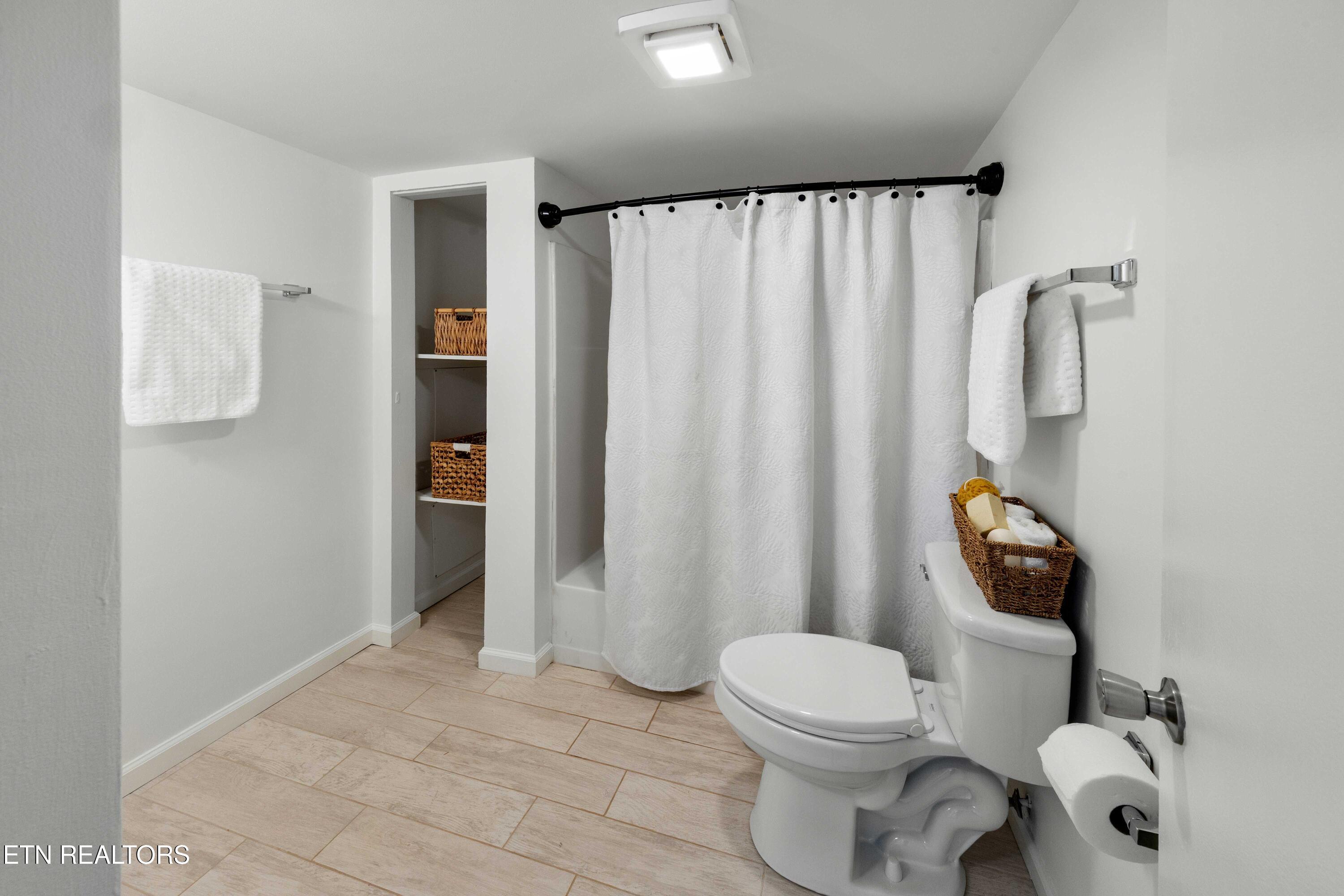 1914 Cherokee Bluff Drive, Knoxville