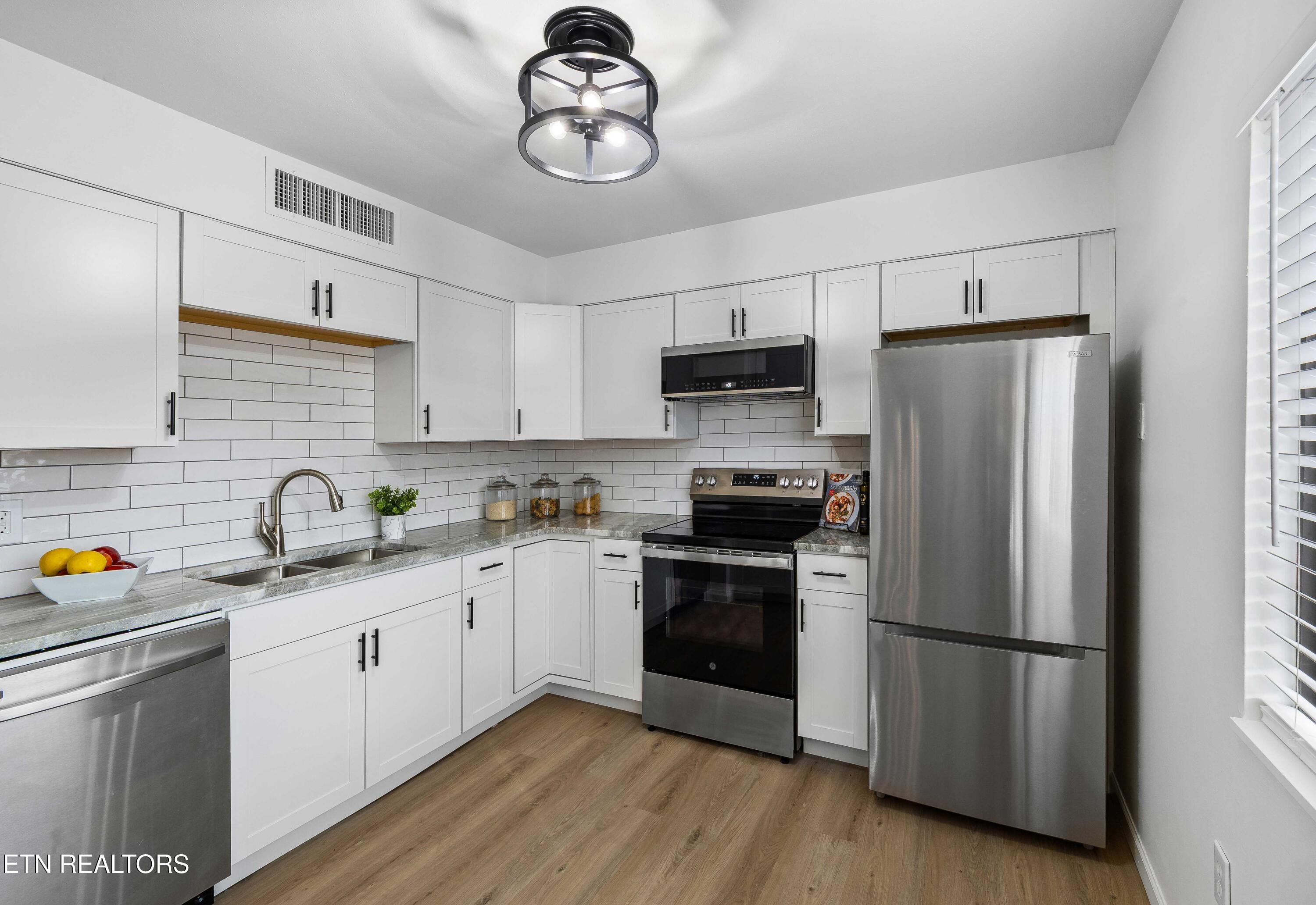 1914 Cherokee Bluff Drive, Knoxville