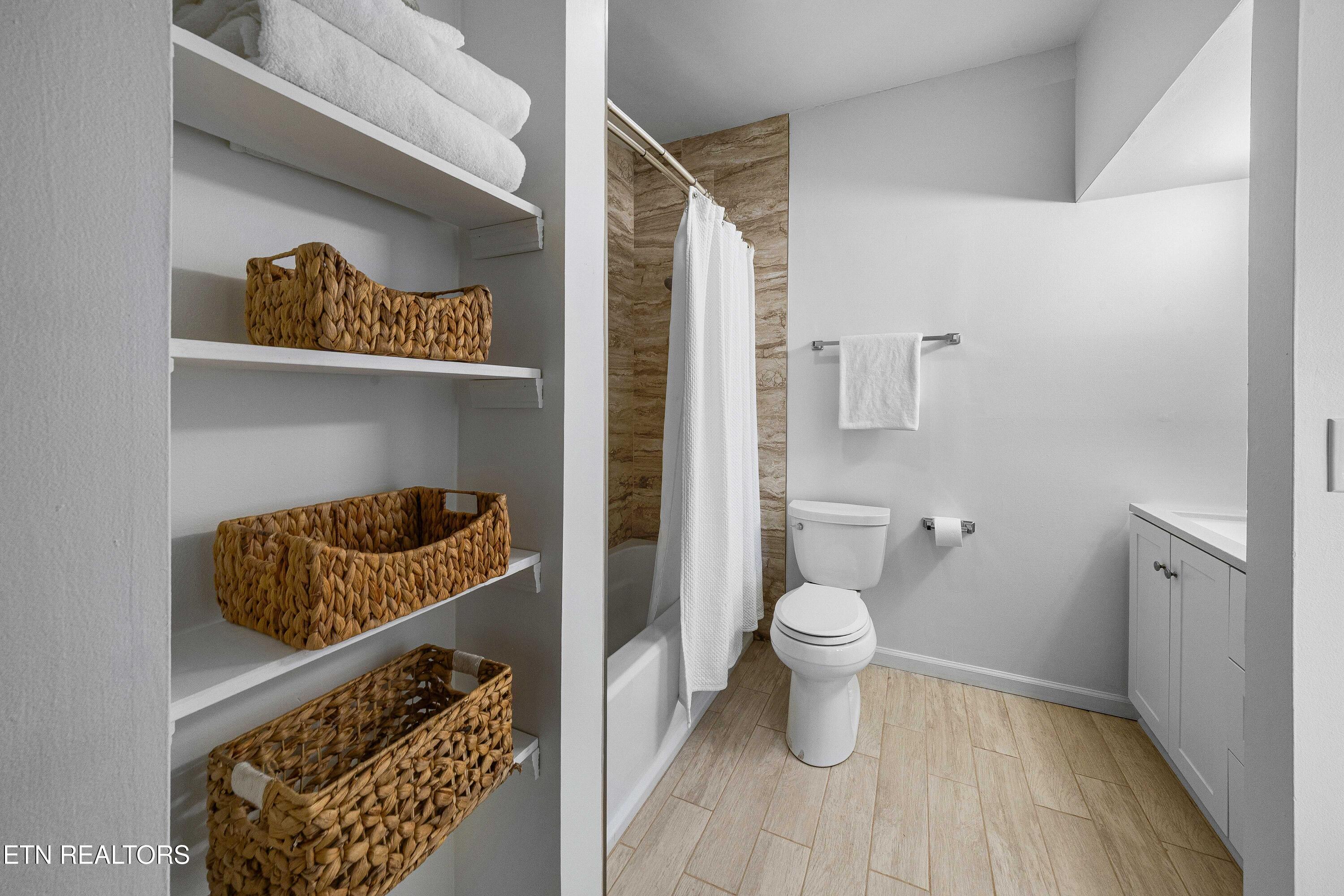 1914 Cherokee Bluff Drive, Knoxville