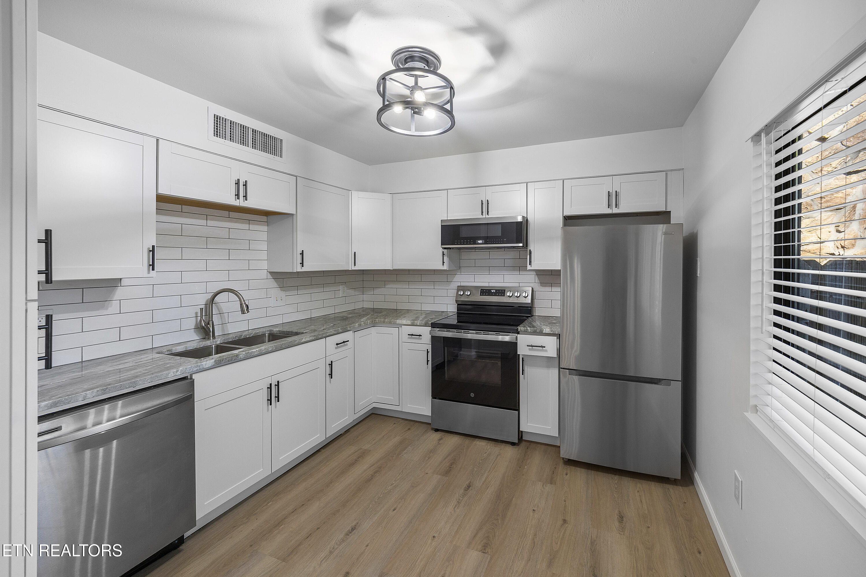 1914 Cherokee Bluff Drive, Knoxville