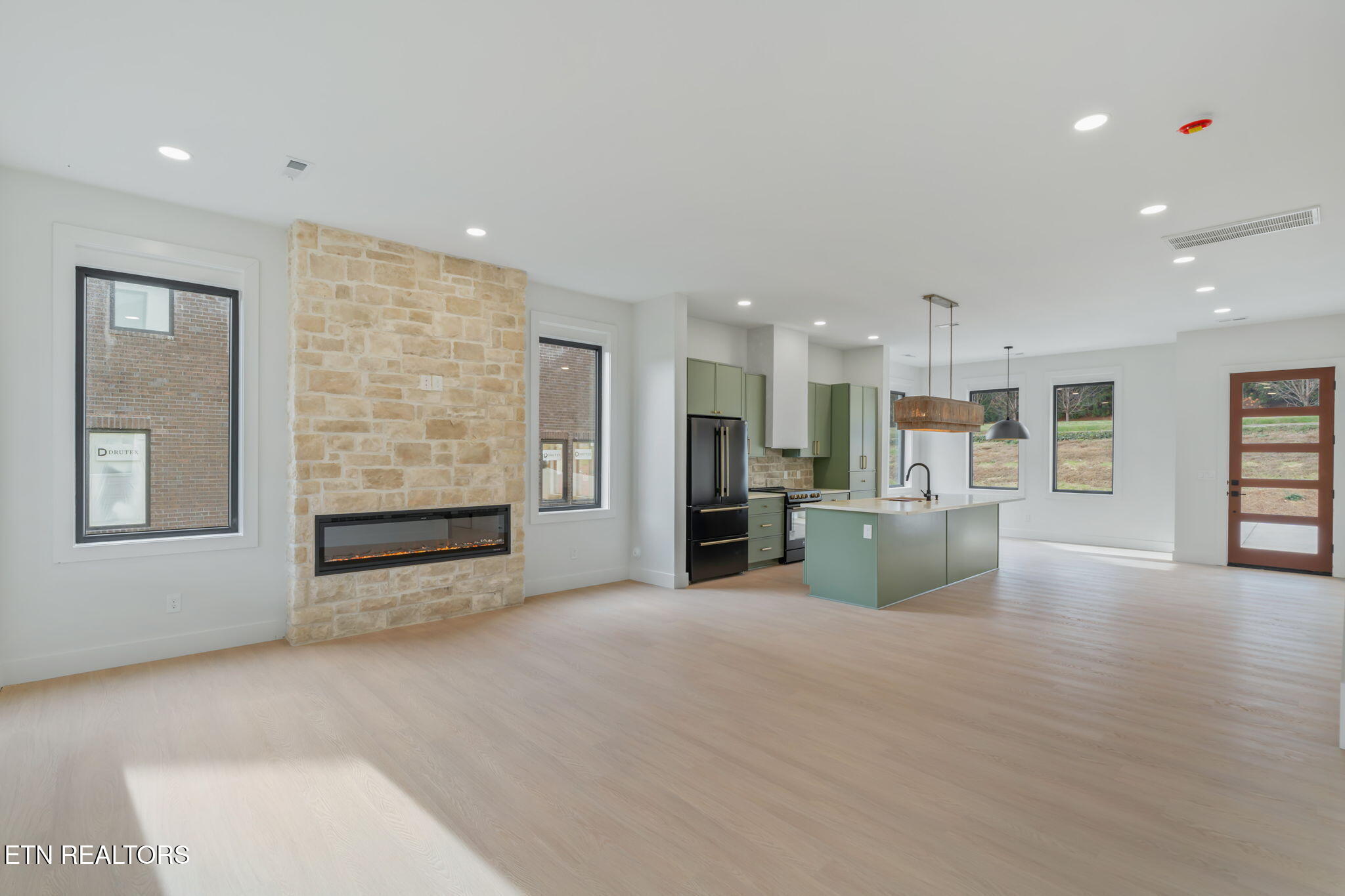 7814 S Northshore Drive