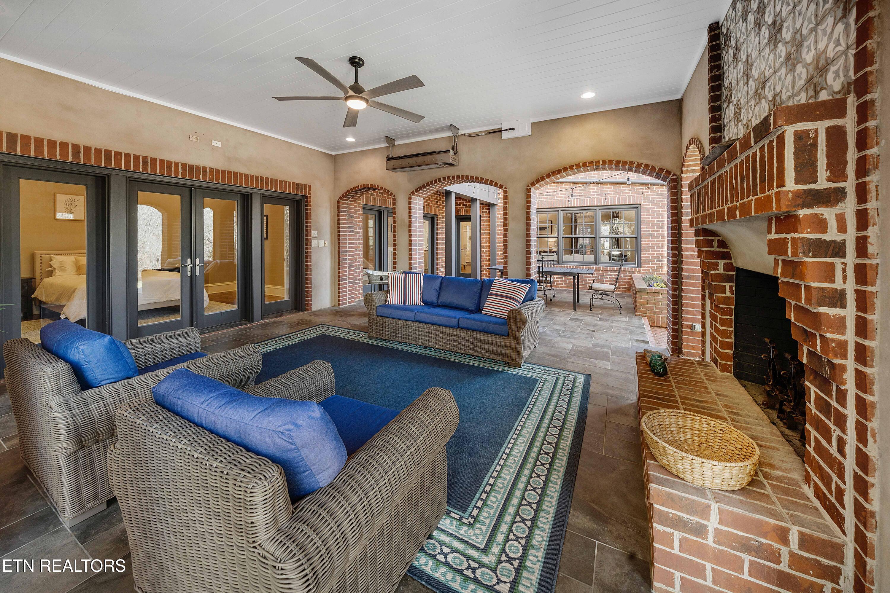 5225 Bent River Blvd