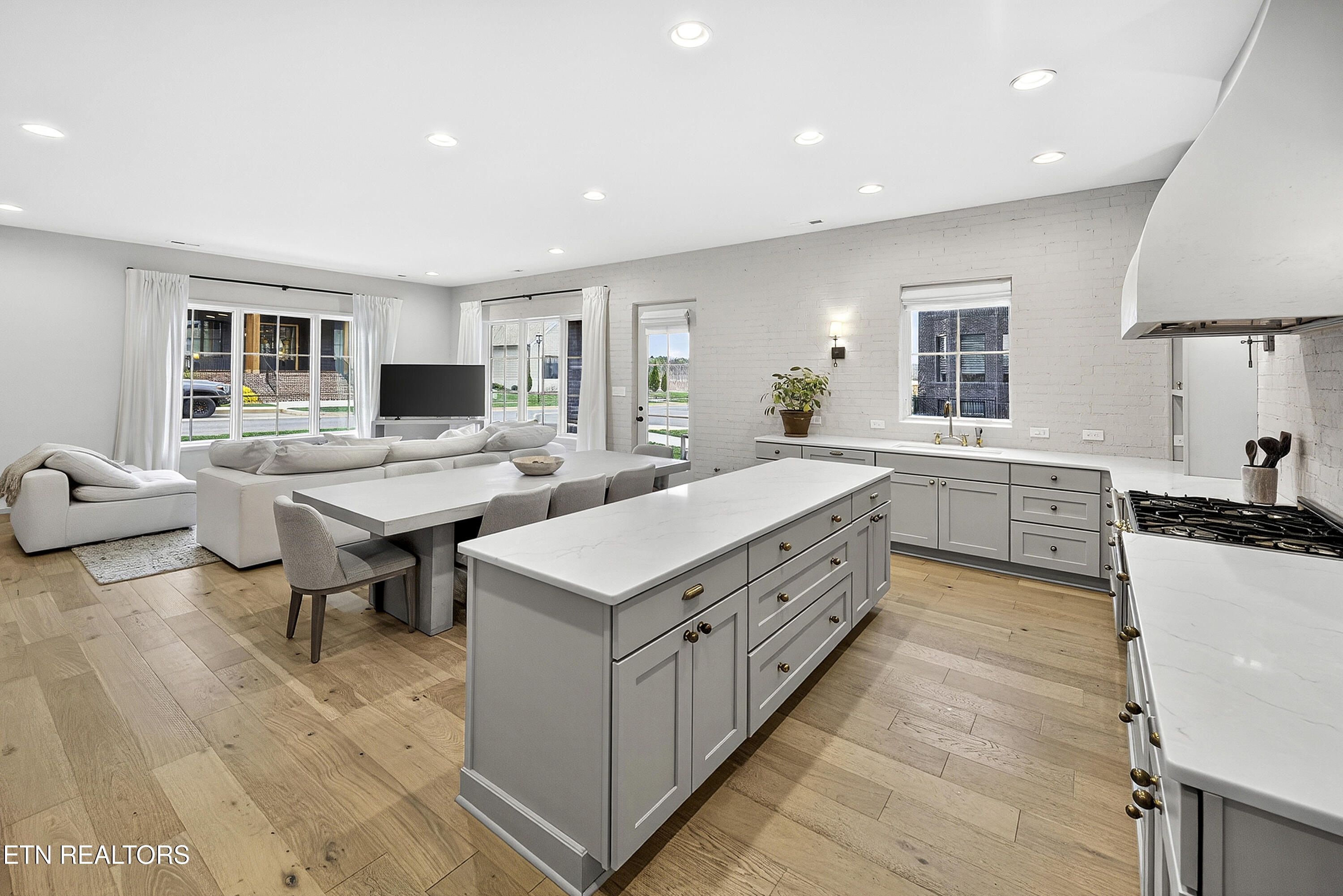 9839 Clingmans Dome Drive