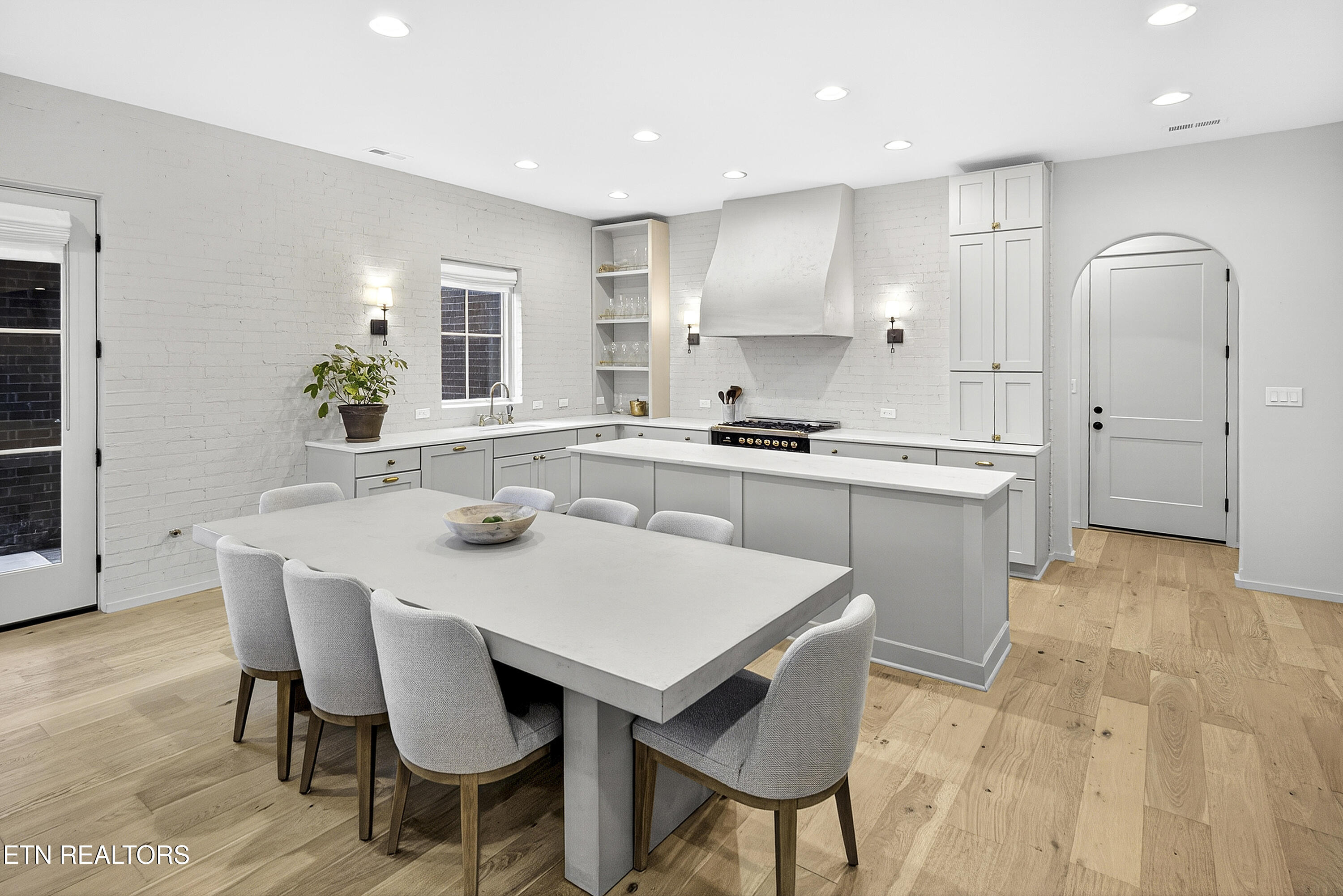 9839 Clingmans Dome Drive