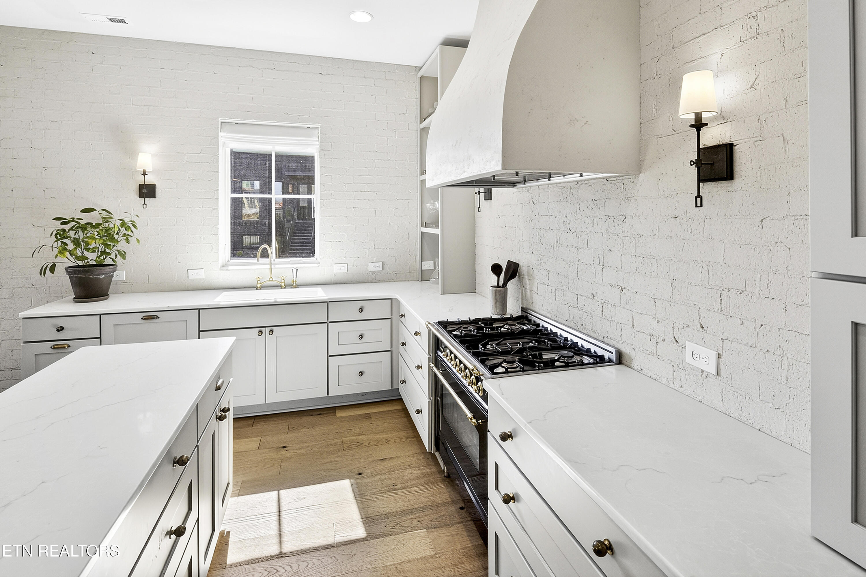 9839 Clingmans Dome Drive