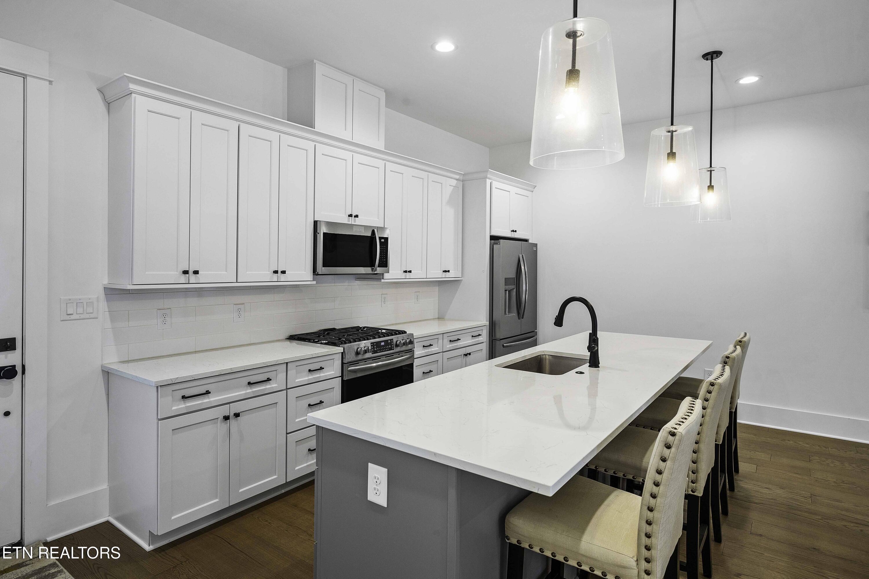 9421 Horizon Drive