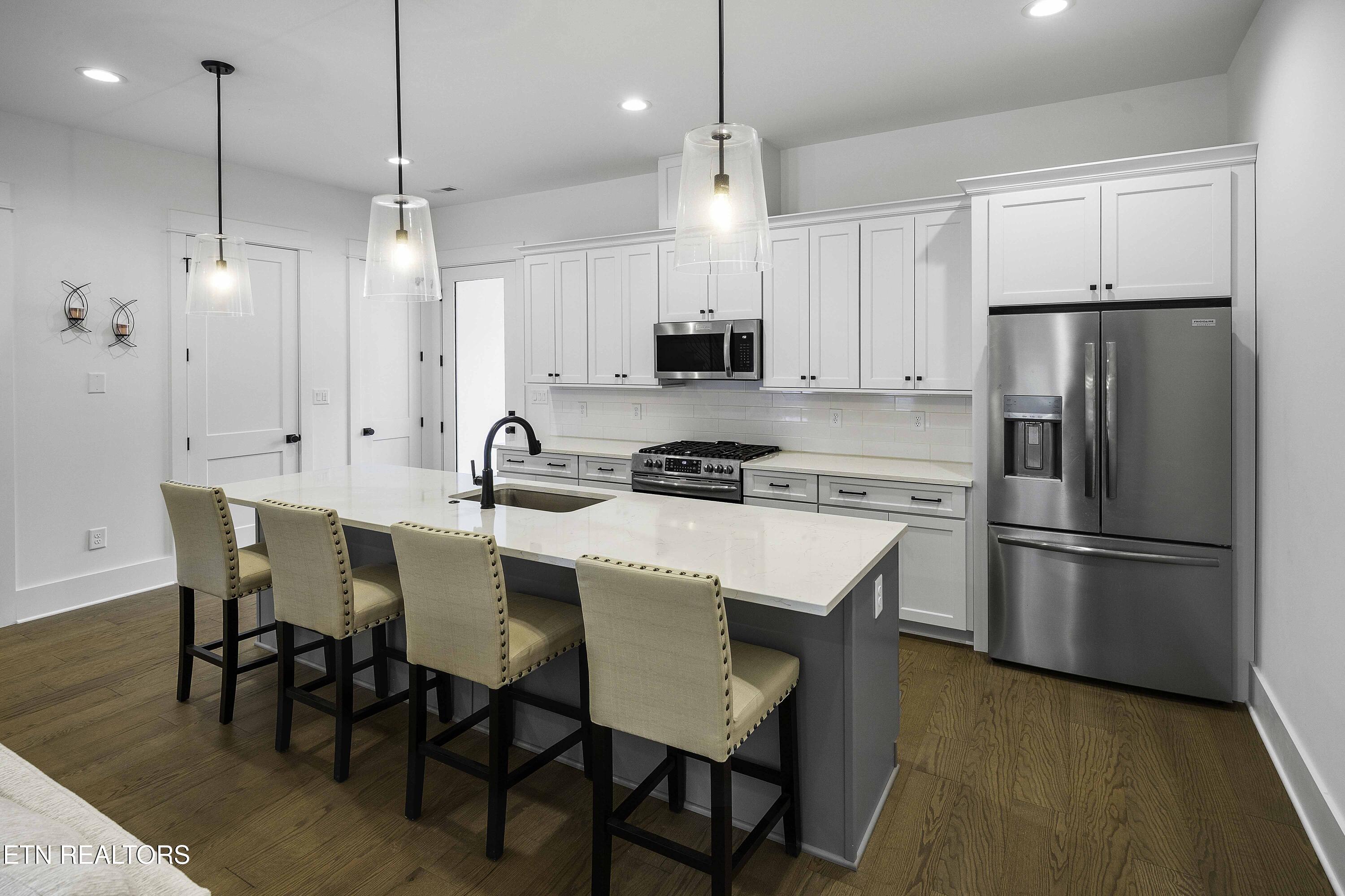 9421 Horizon Drive