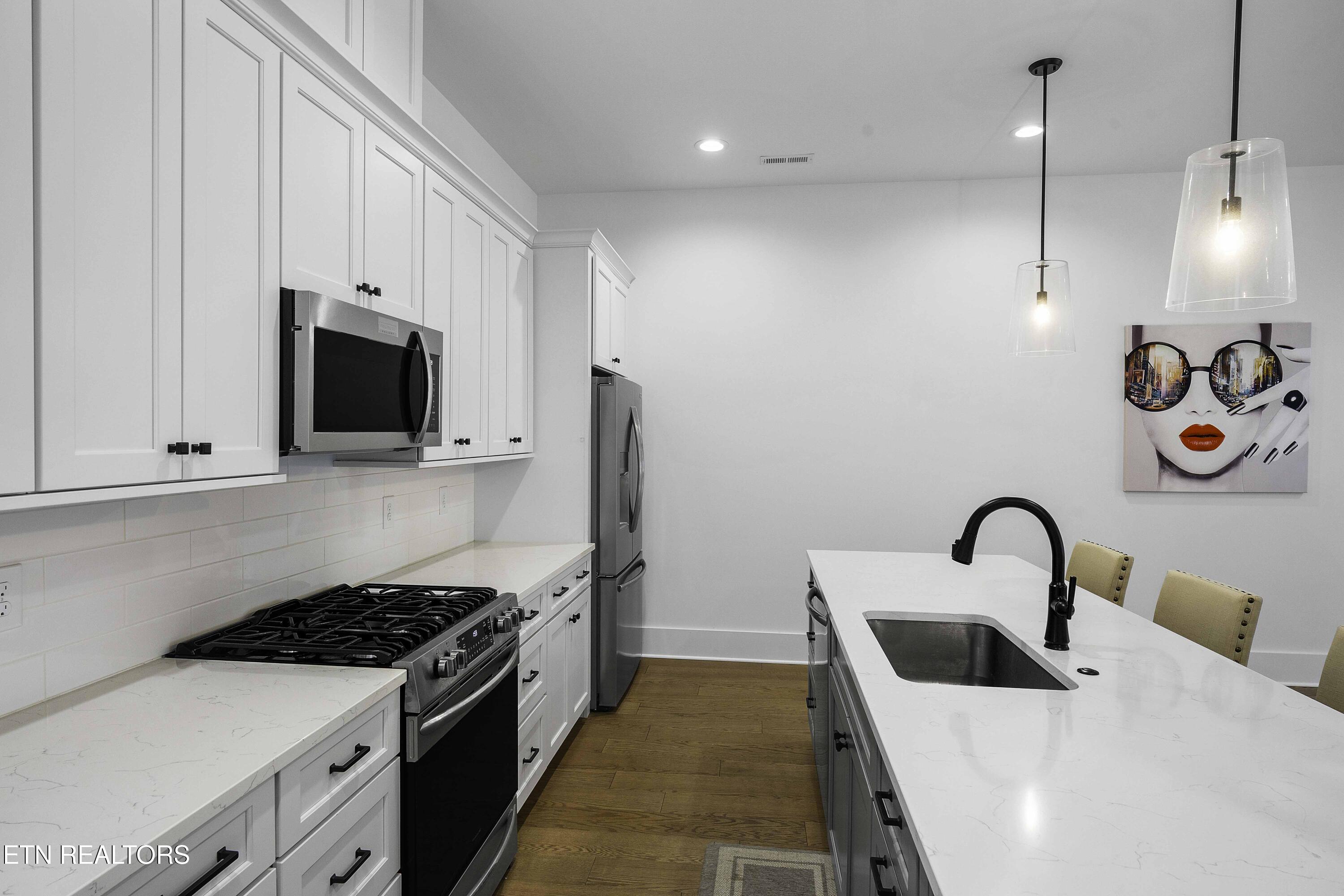 9421 Horizon Drive