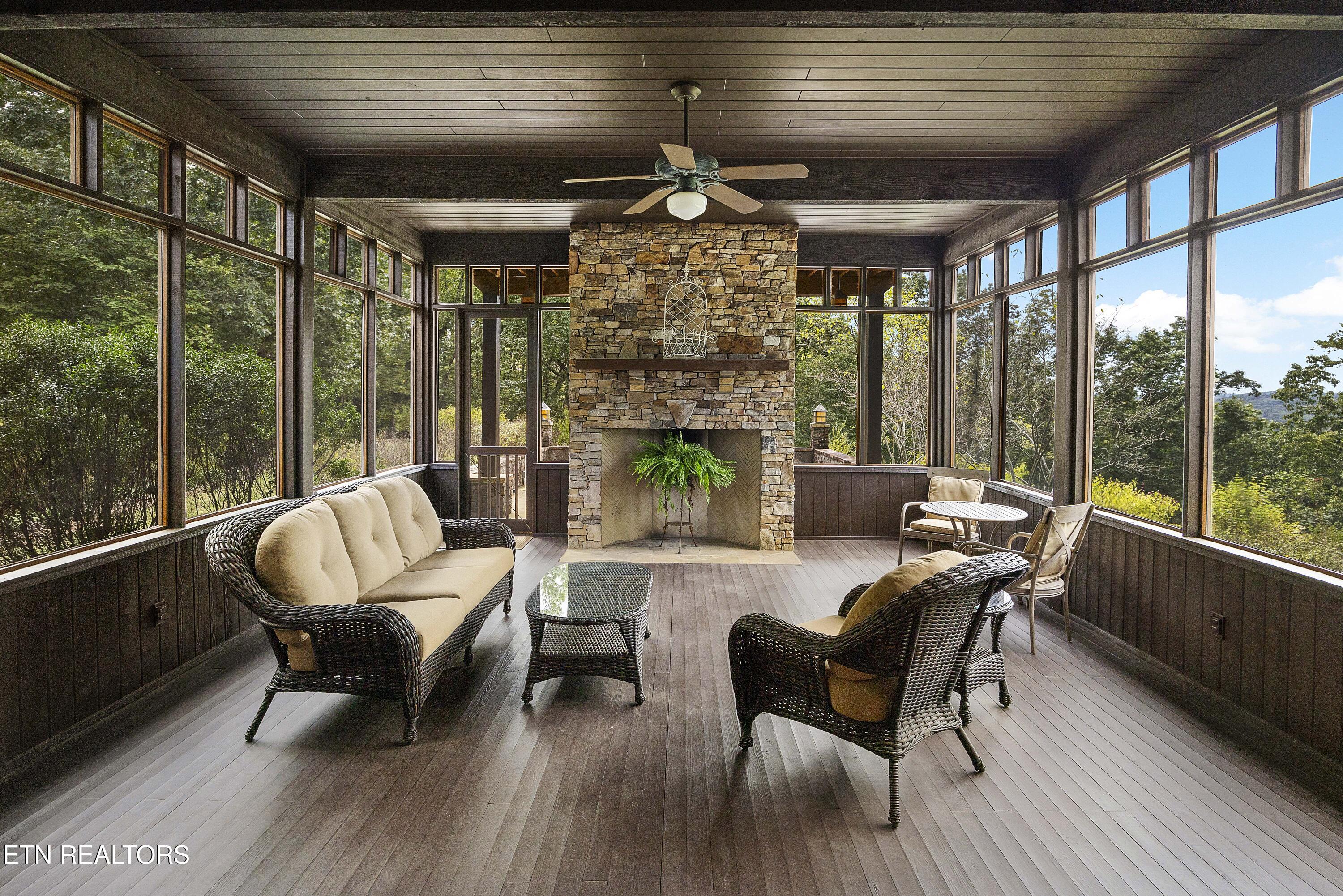 225 Eagle Ridge Rd