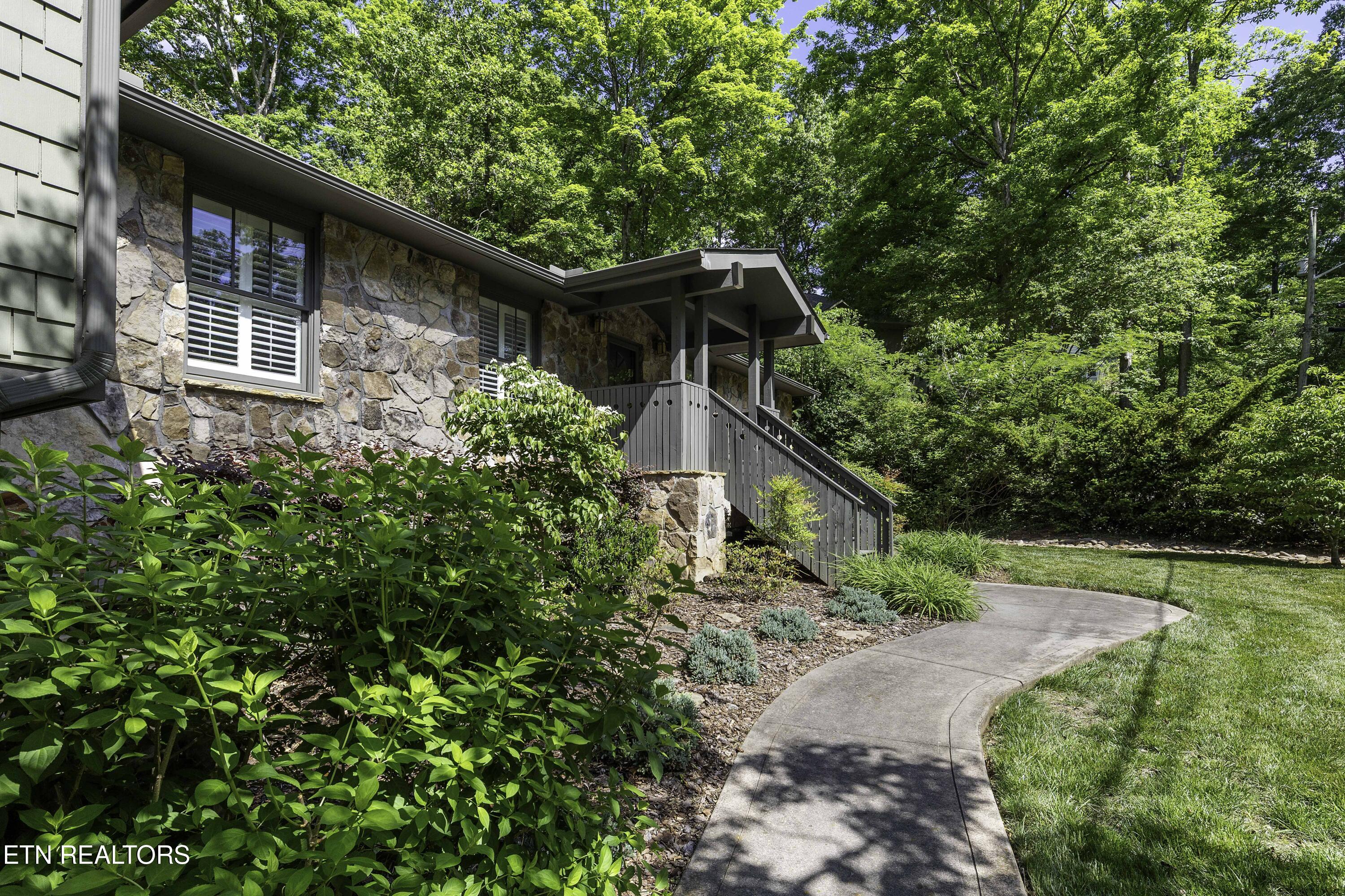 4317 Hiawatha Drive
