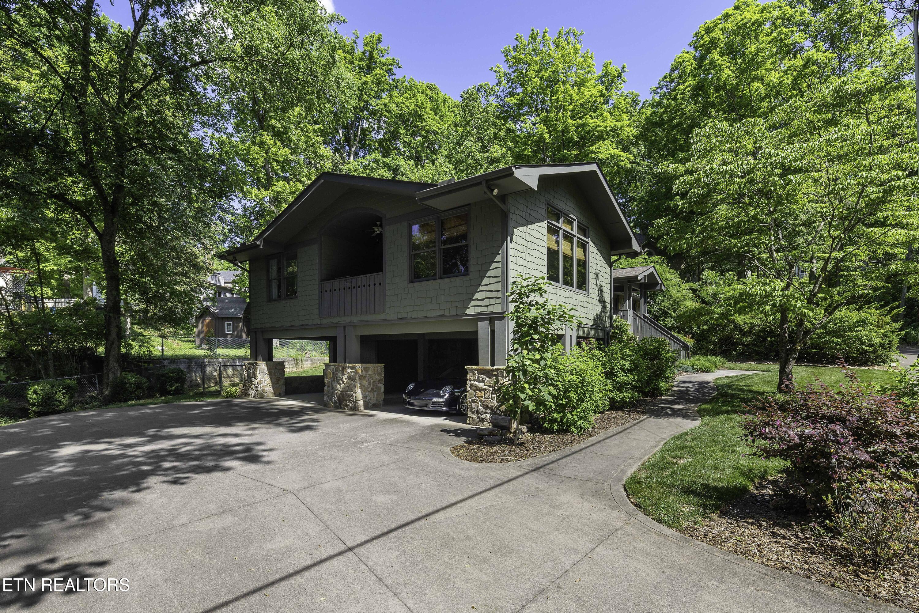 4317 Hiawatha Drive