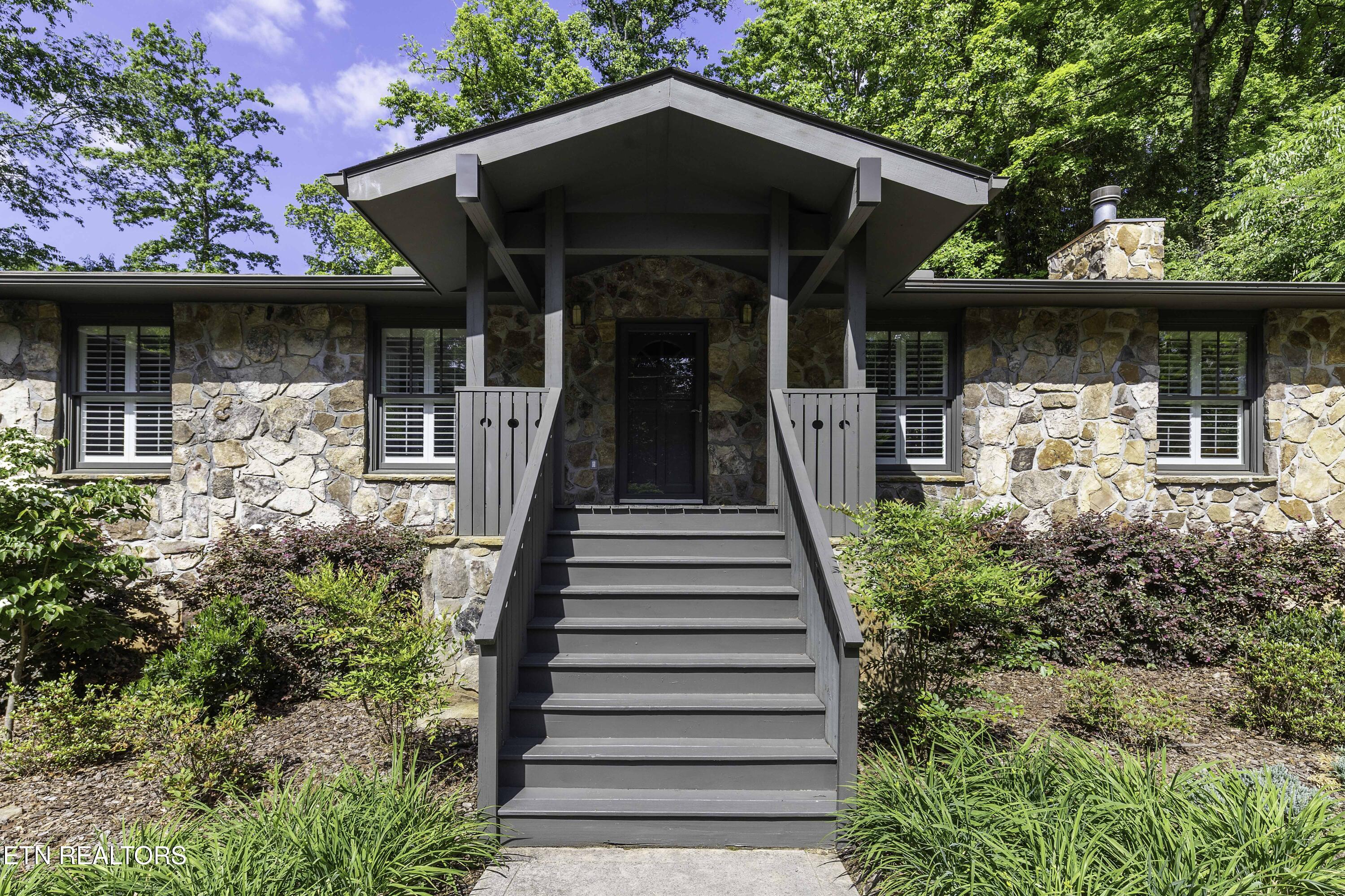 4317 Hiawatha Drive
