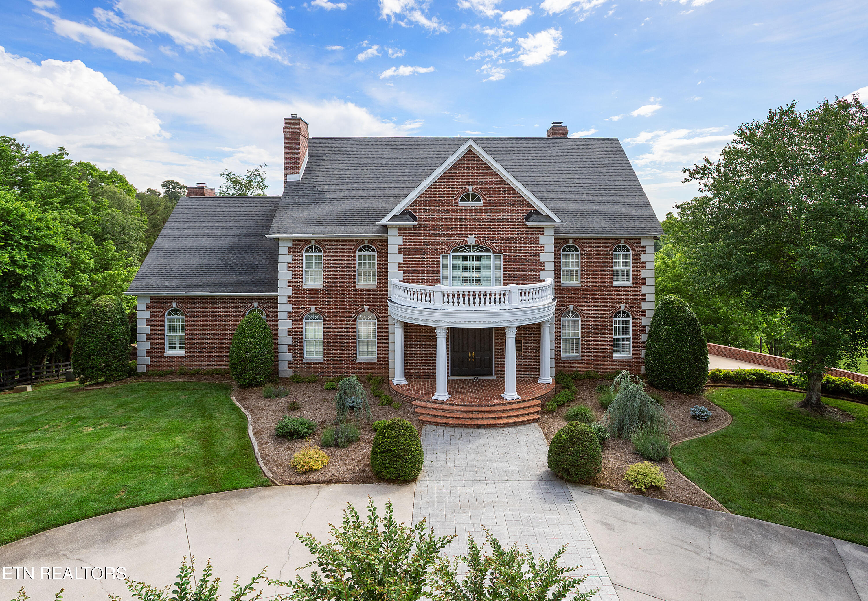 807 S Peters Rd
