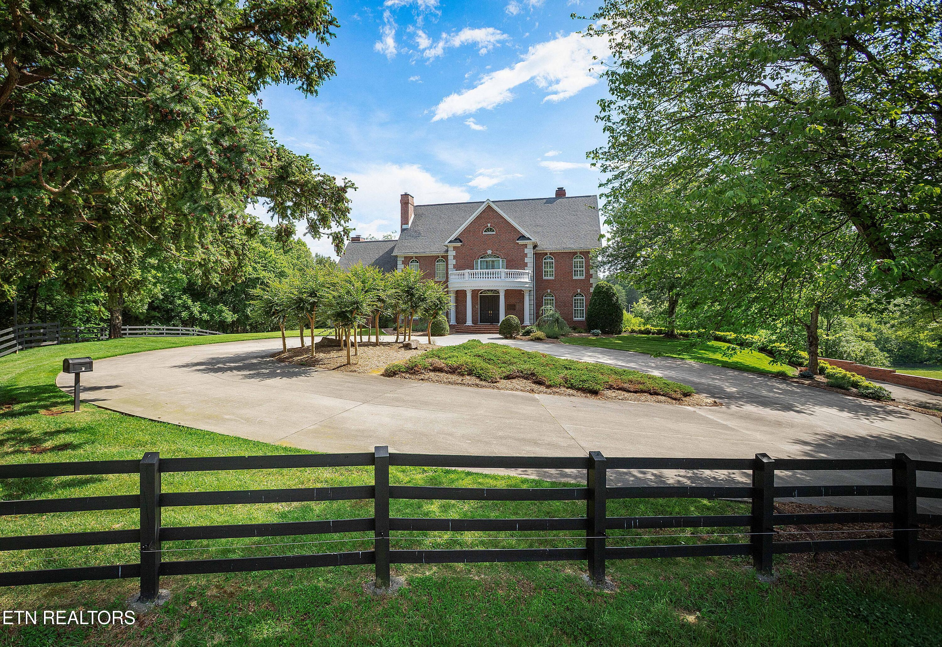 807 S Peters Rd