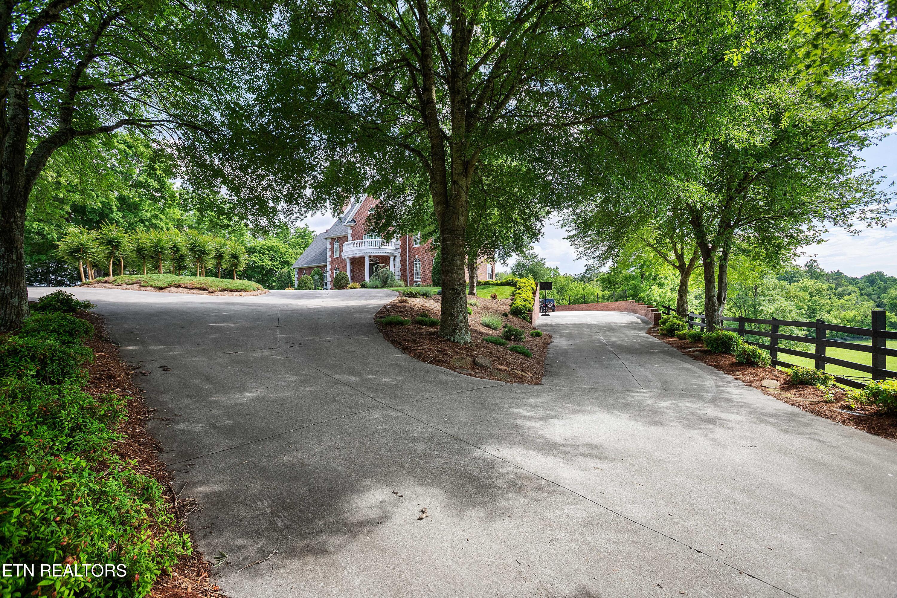 807 S Peters Rd