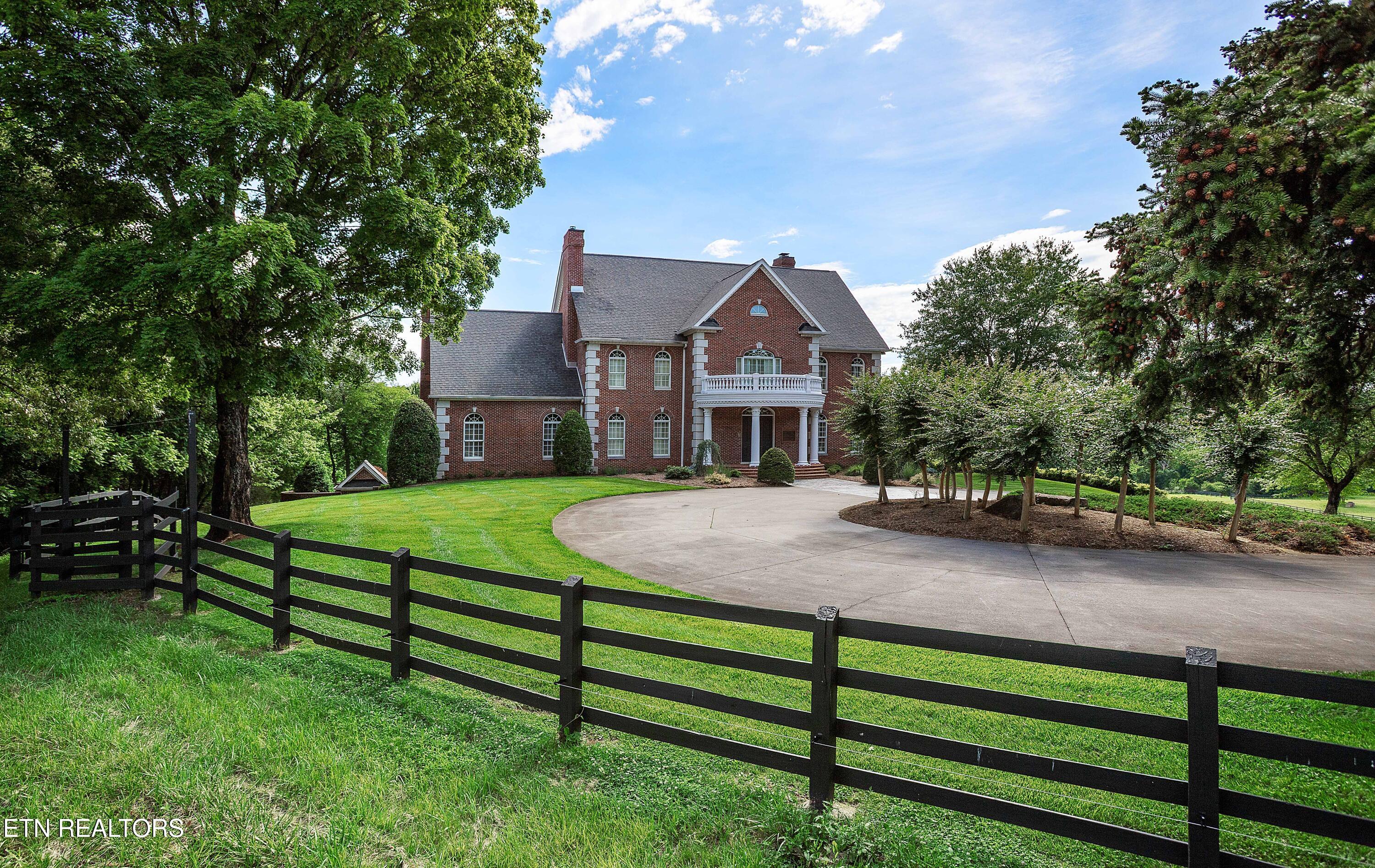 807 S Peters Rd