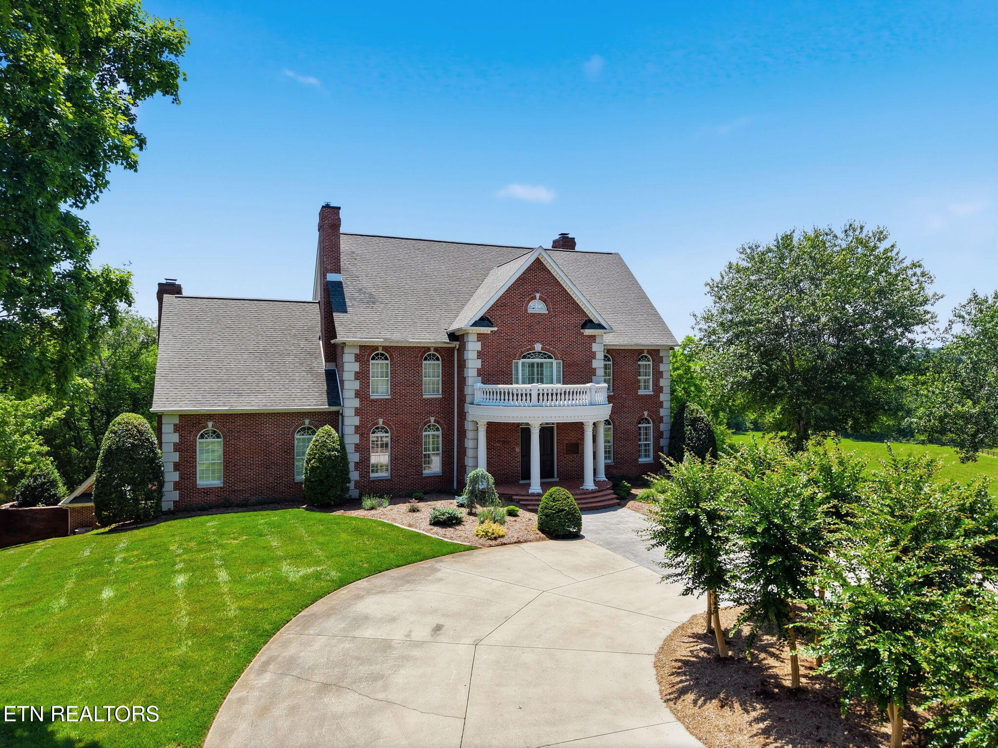 807 S Peters Rd