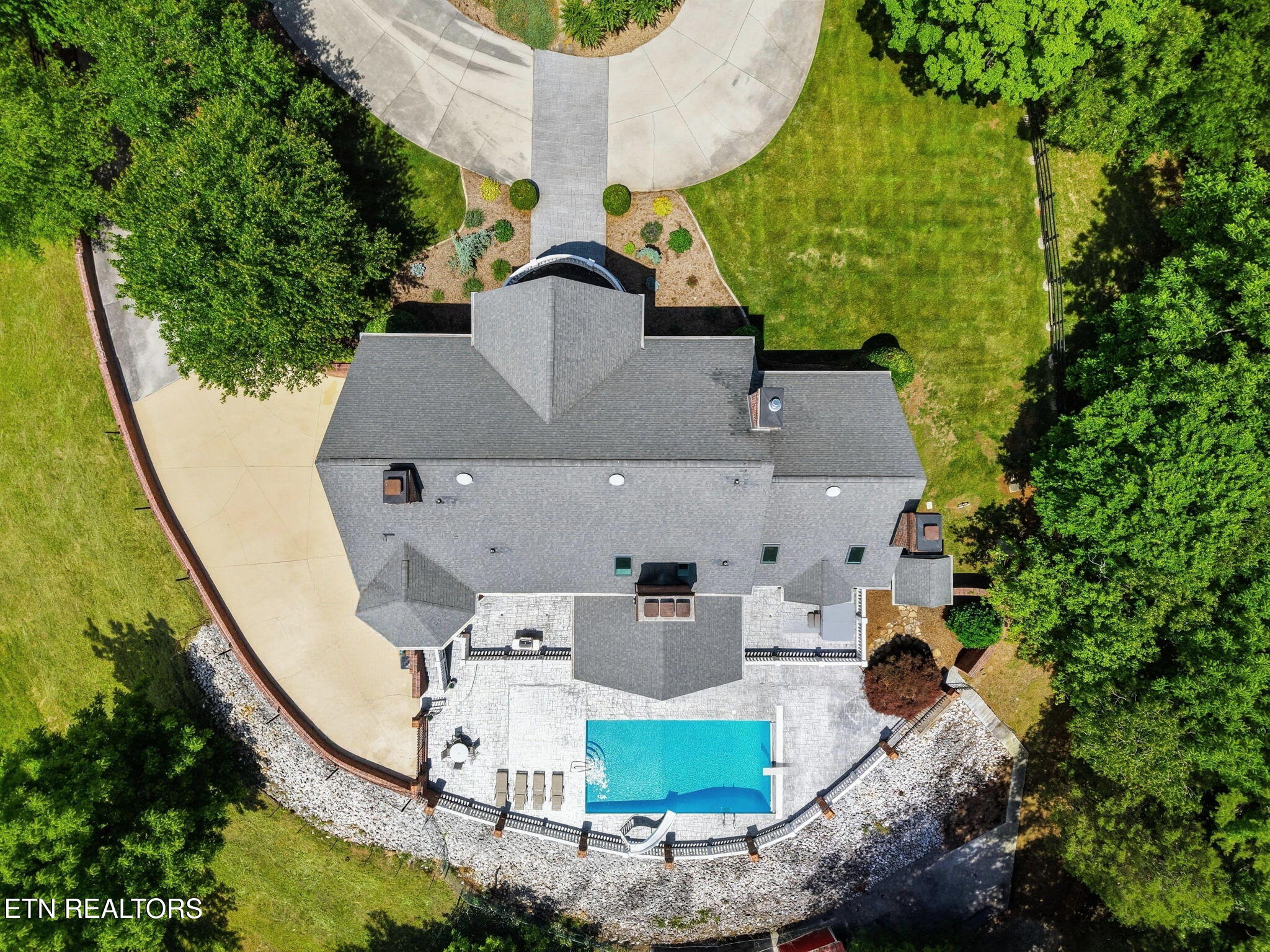 807 S Peters Rd