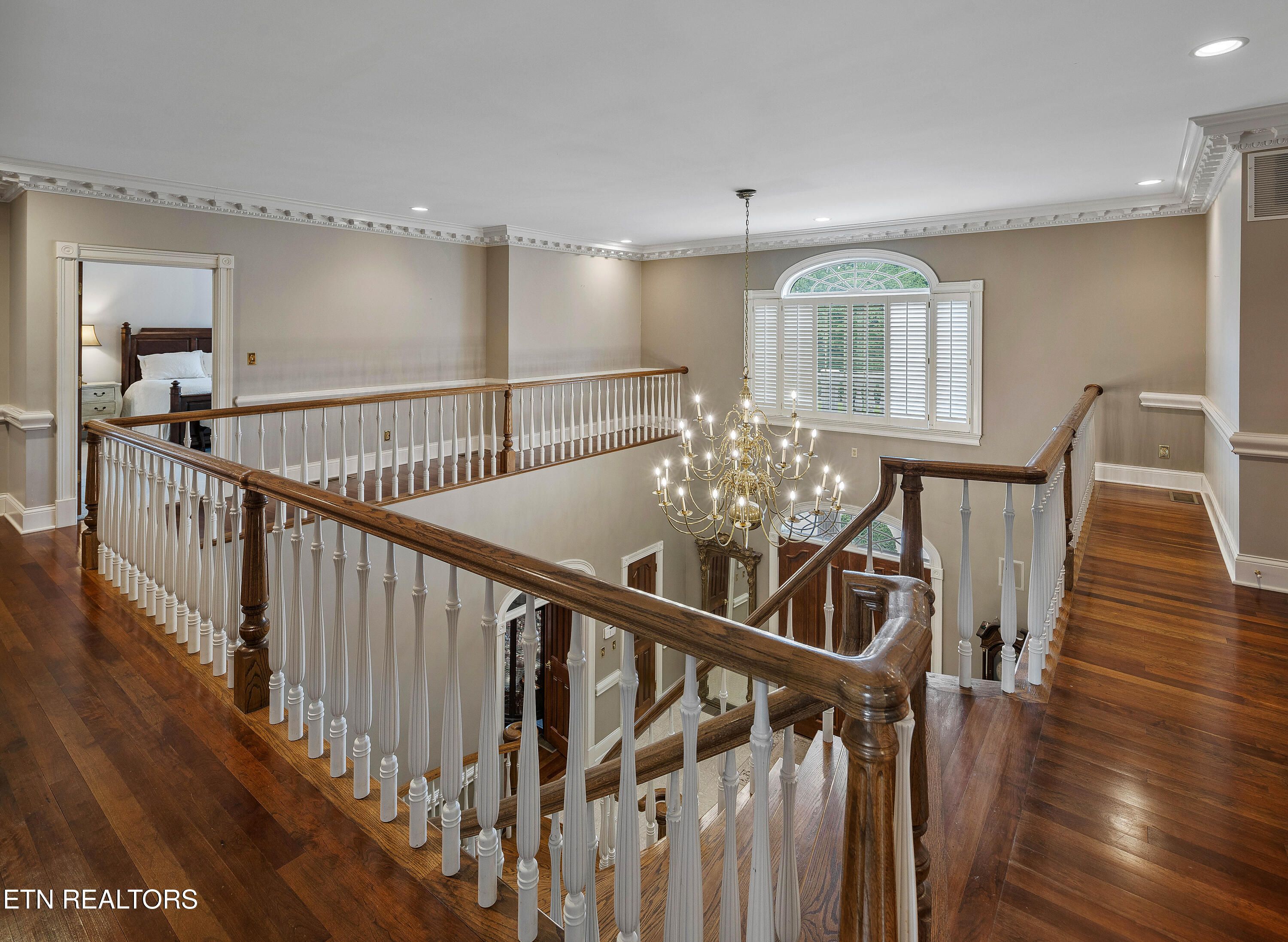 807 S Peters Rd