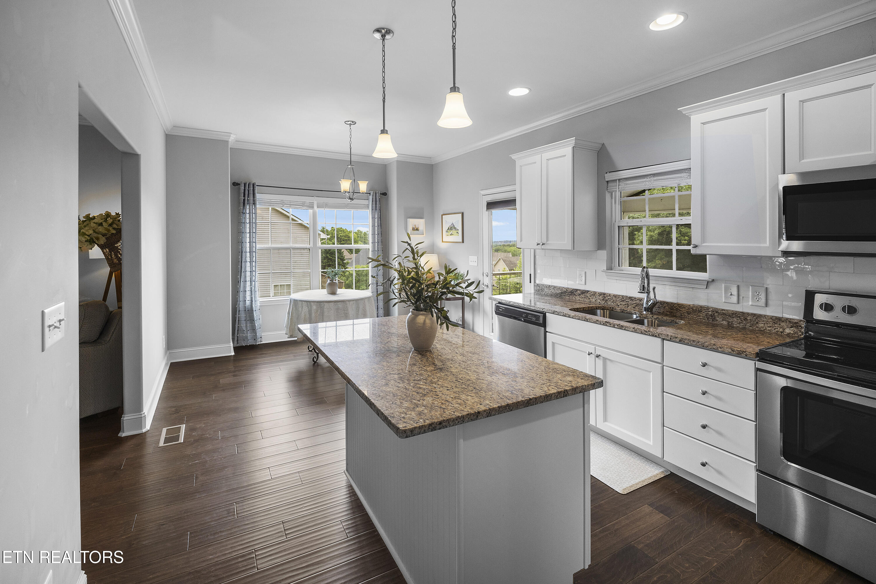 3055 Oakwood Hills Lane