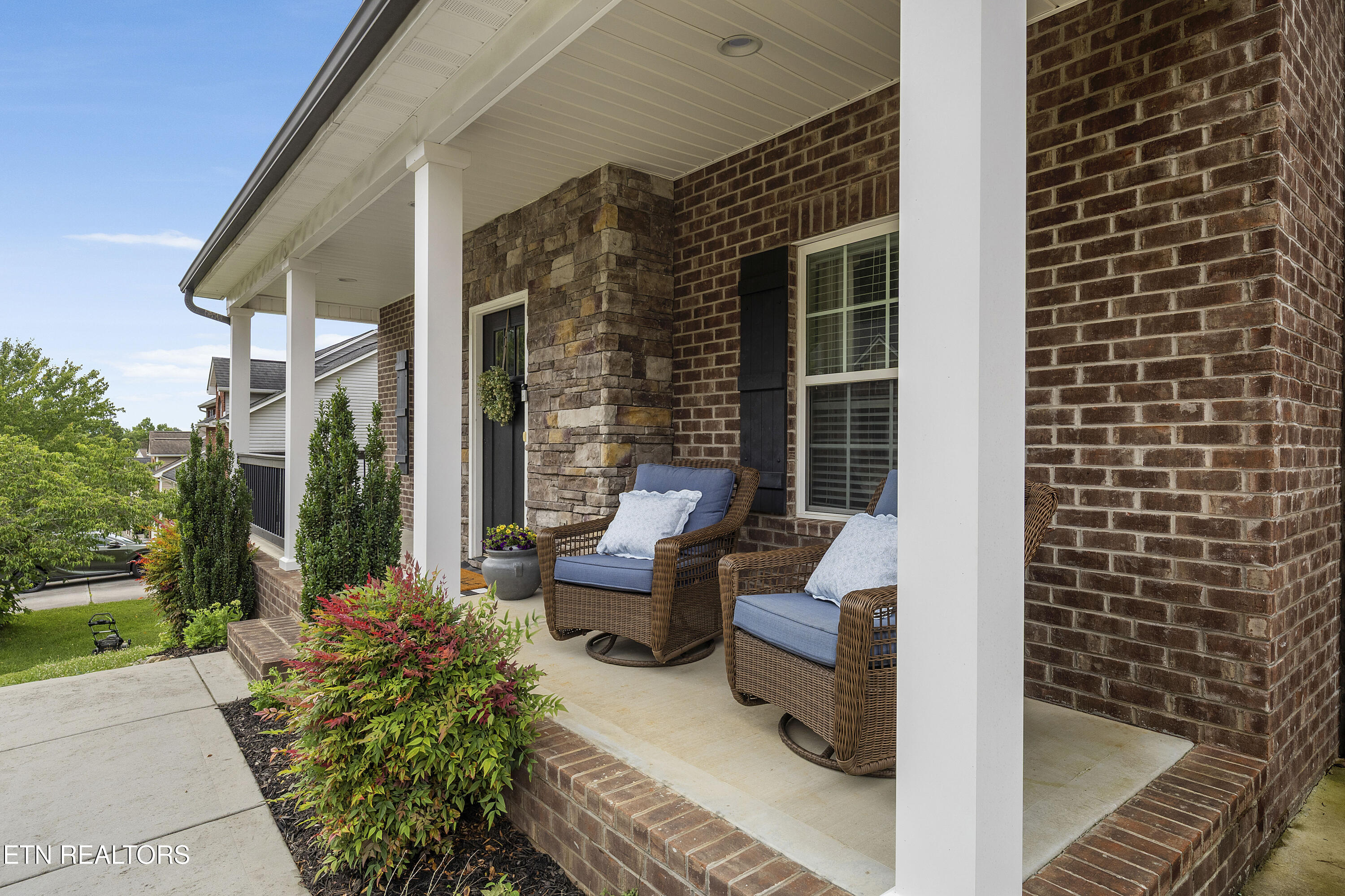 3055 Oakwood Hills Lane