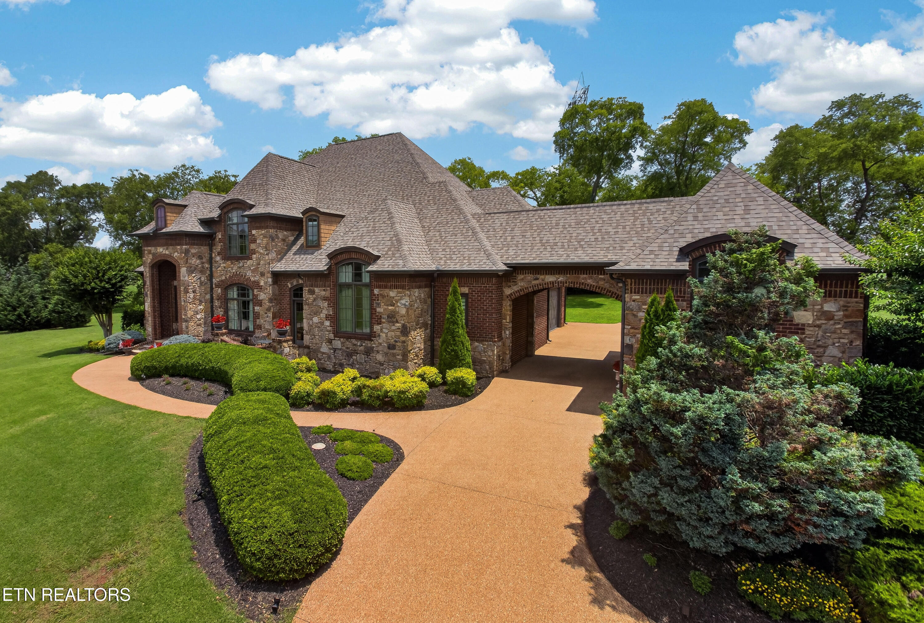 3642 Edgewater Way