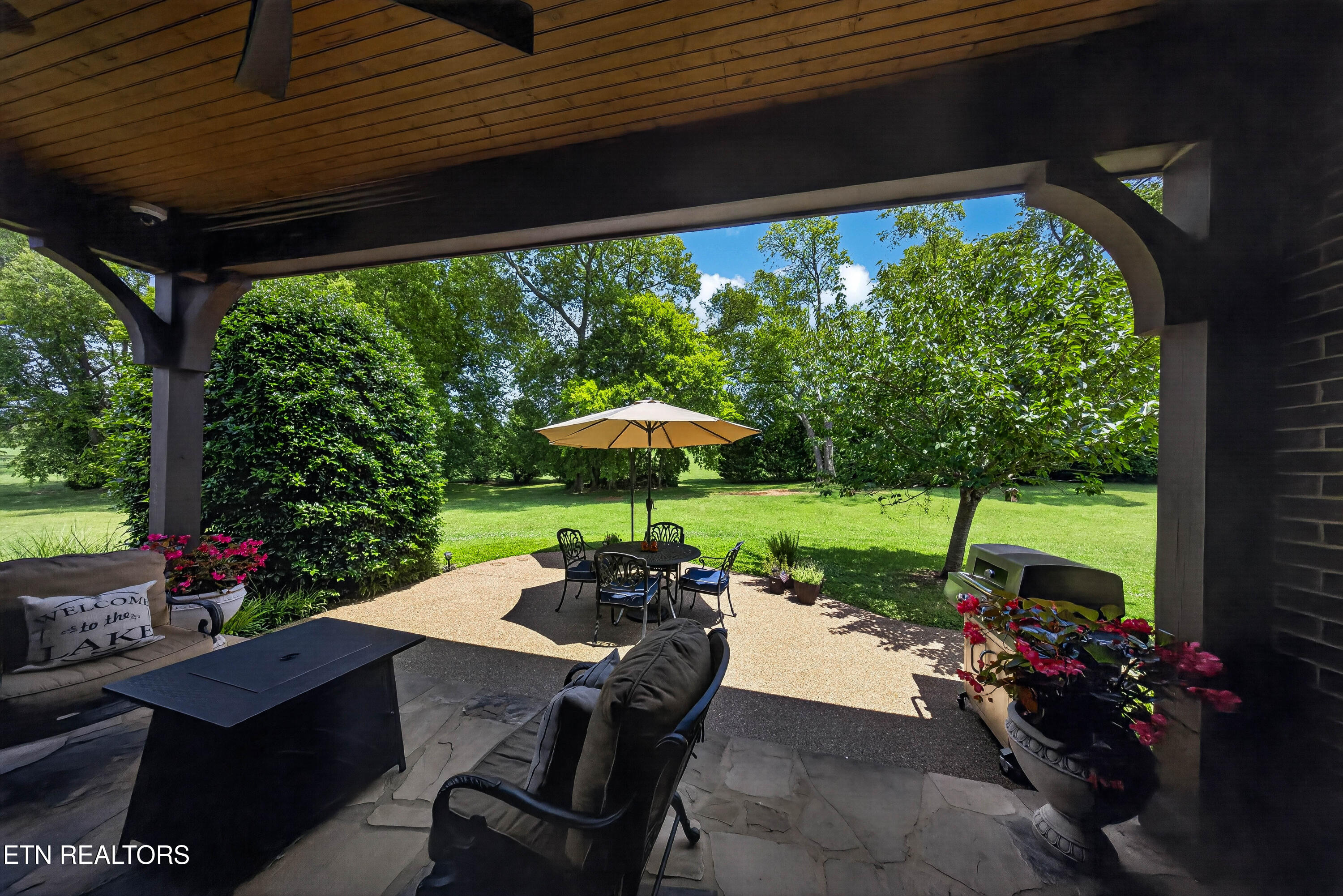 3642 Edgewater Way