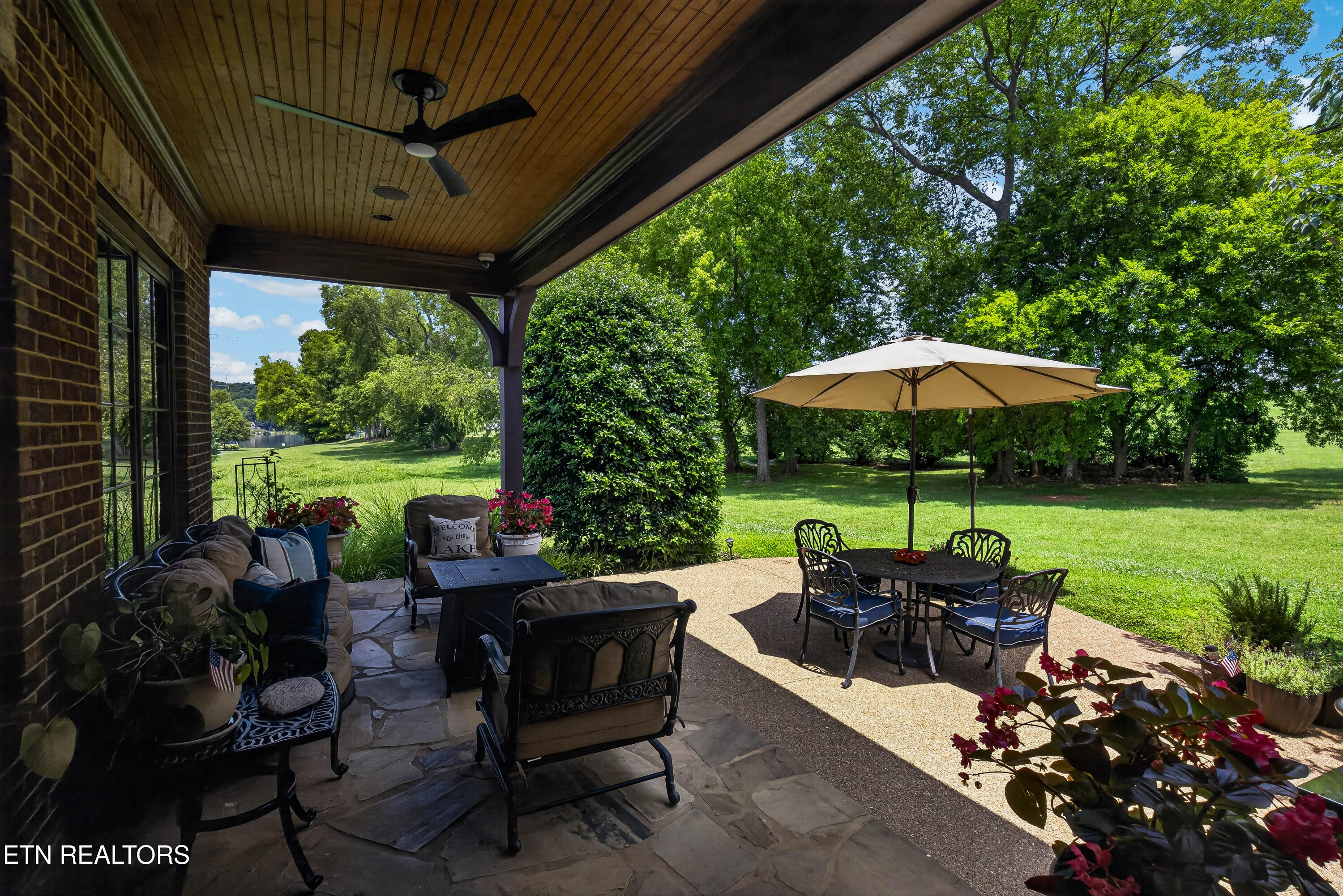 3642 Edgewater Way
