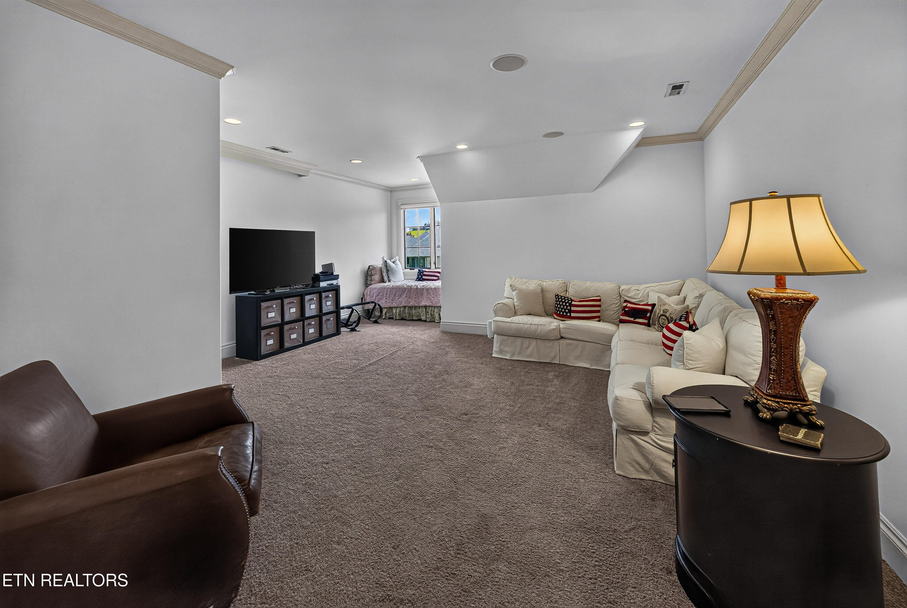 3642 Edgewater Way