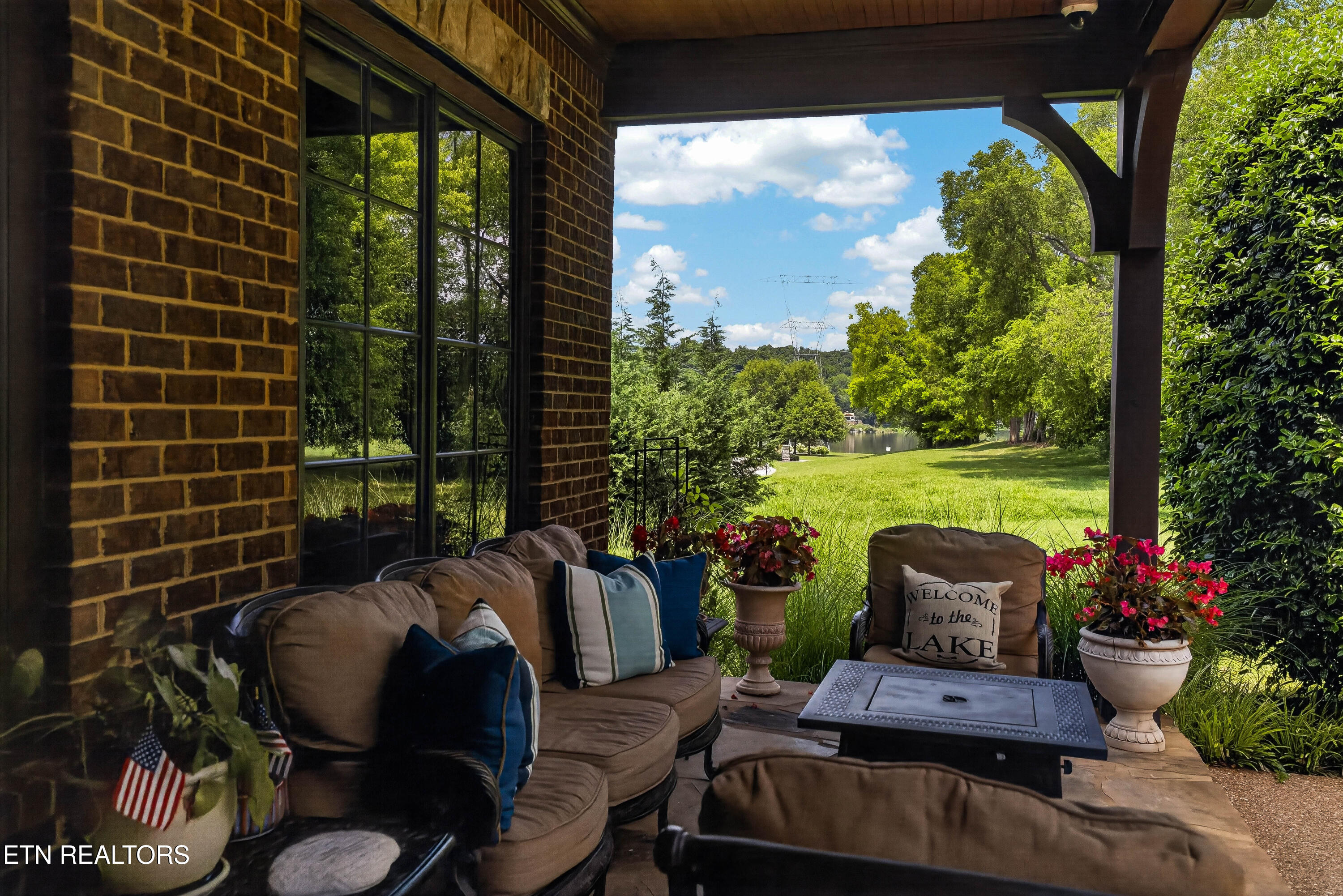 3642 Edgewater Way