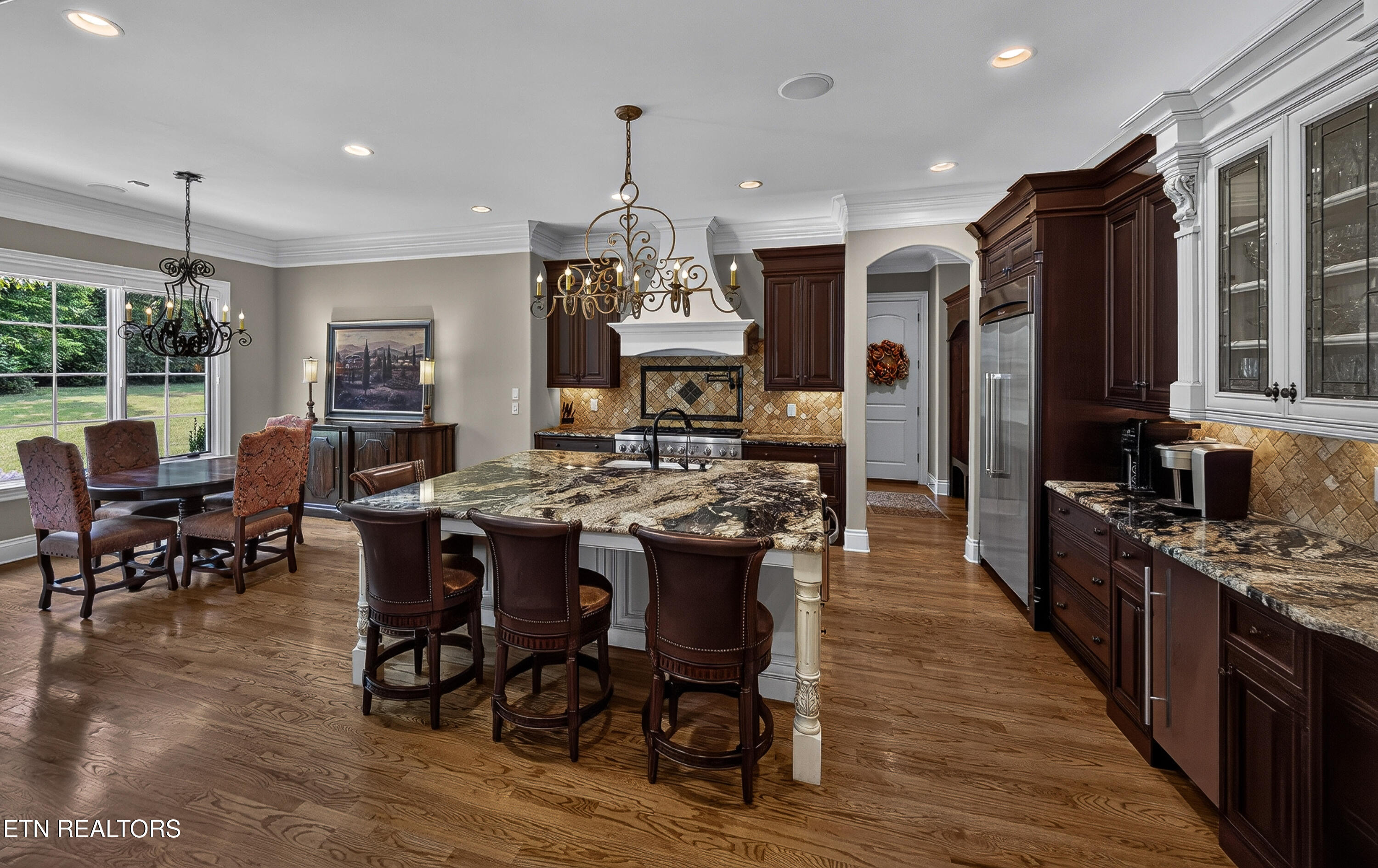 3642 Edgewater Way