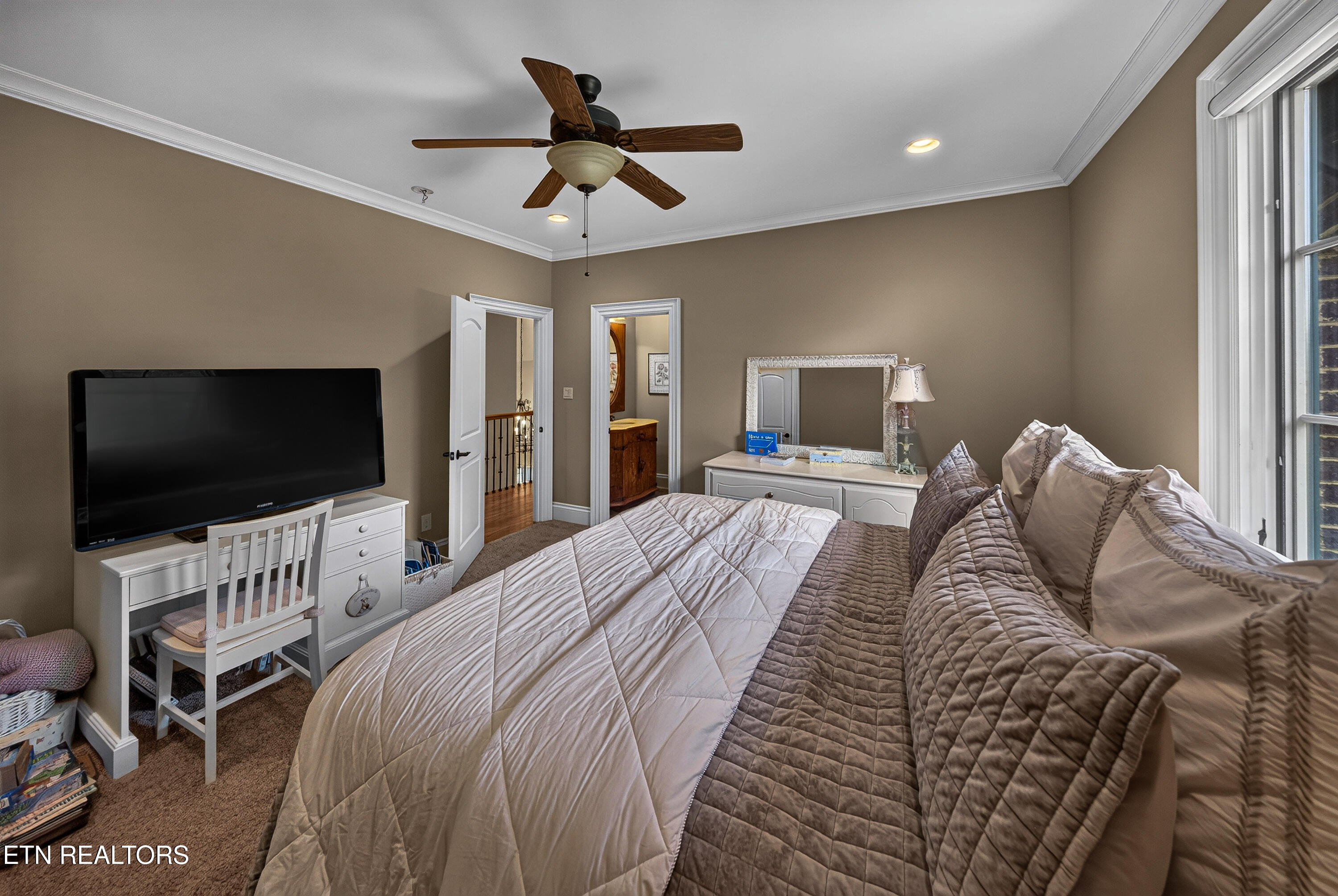 3642 Edgewater Way