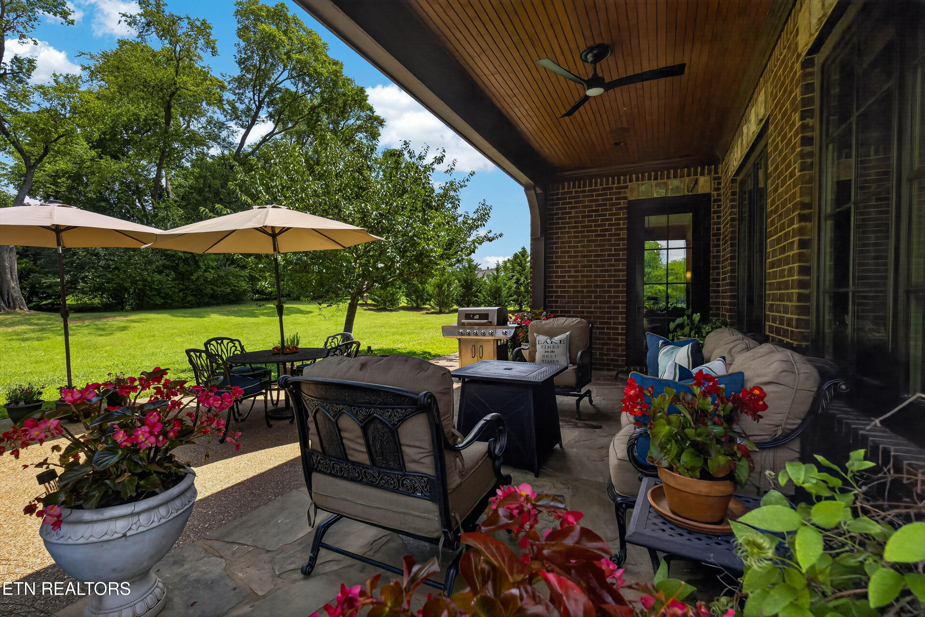 3642 Edgewater Way