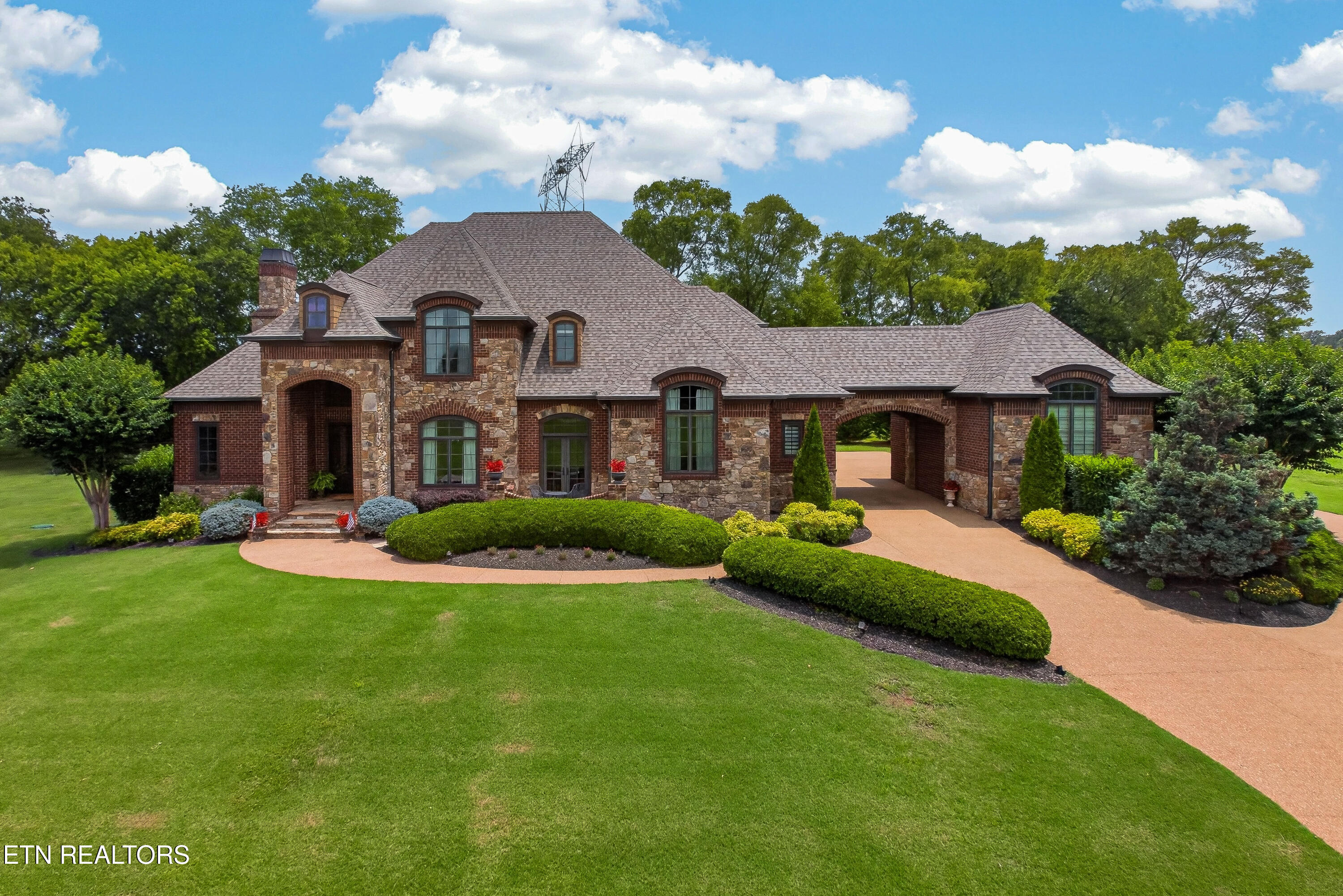 3642 Edgewater Way