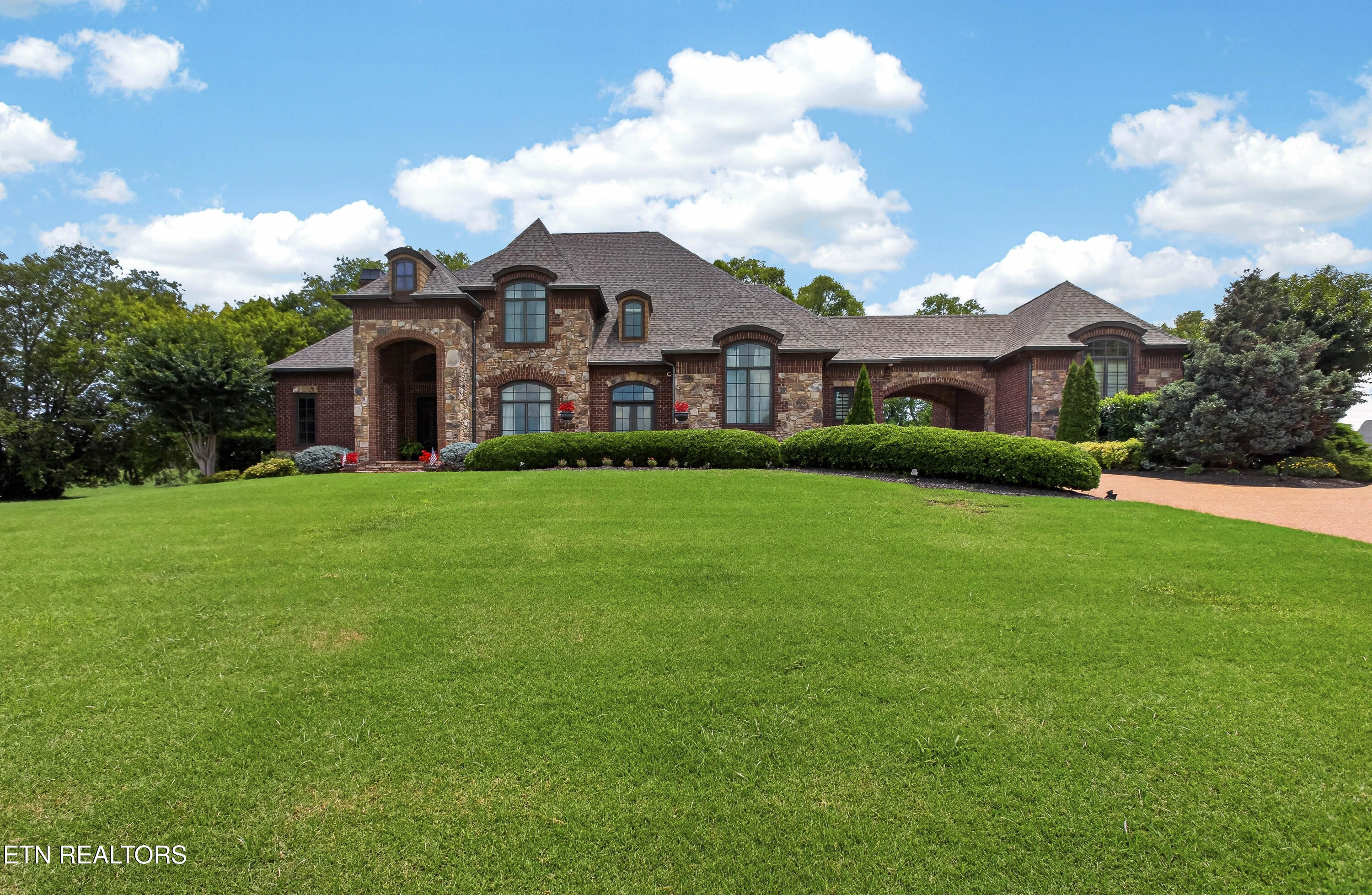 3642 Edgewater Way
