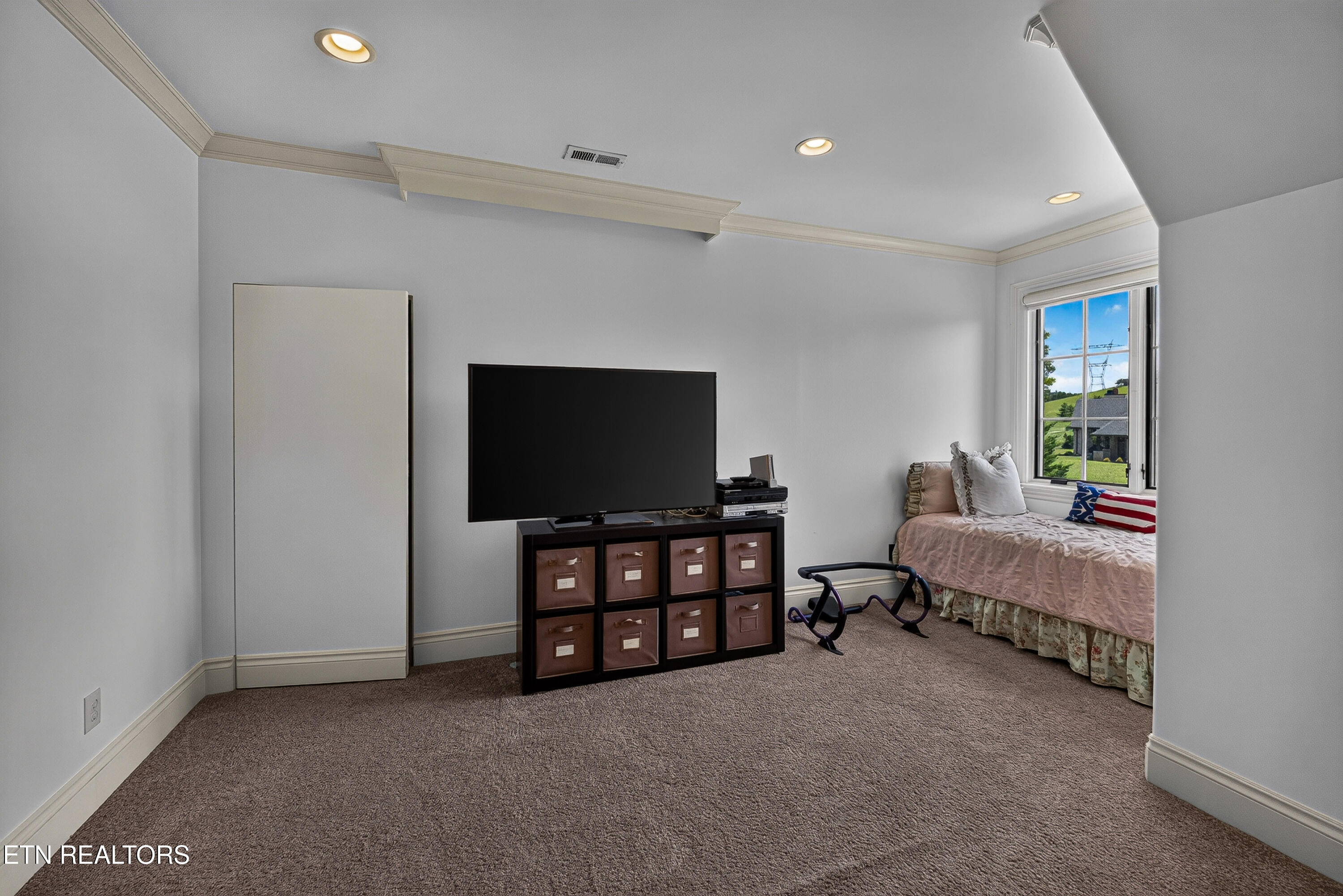3642 Edgewater Way