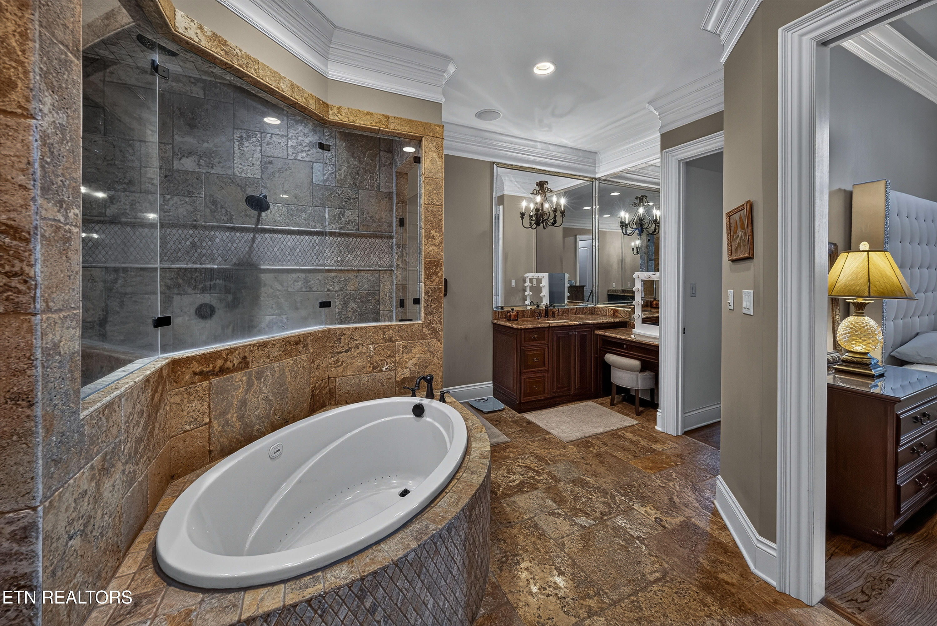 3642 Edgewater Way
