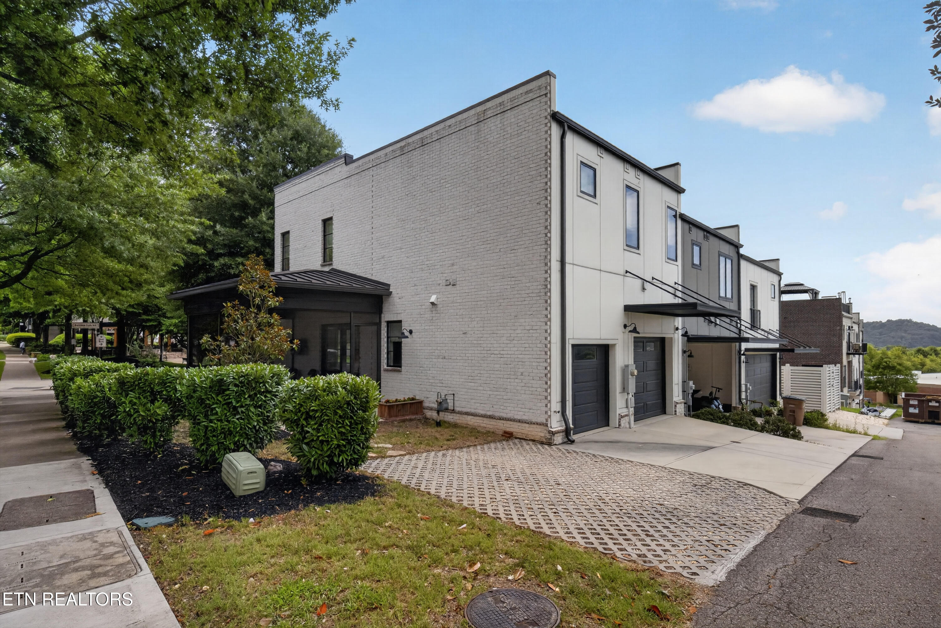 1701 Rainbow Falls Rd