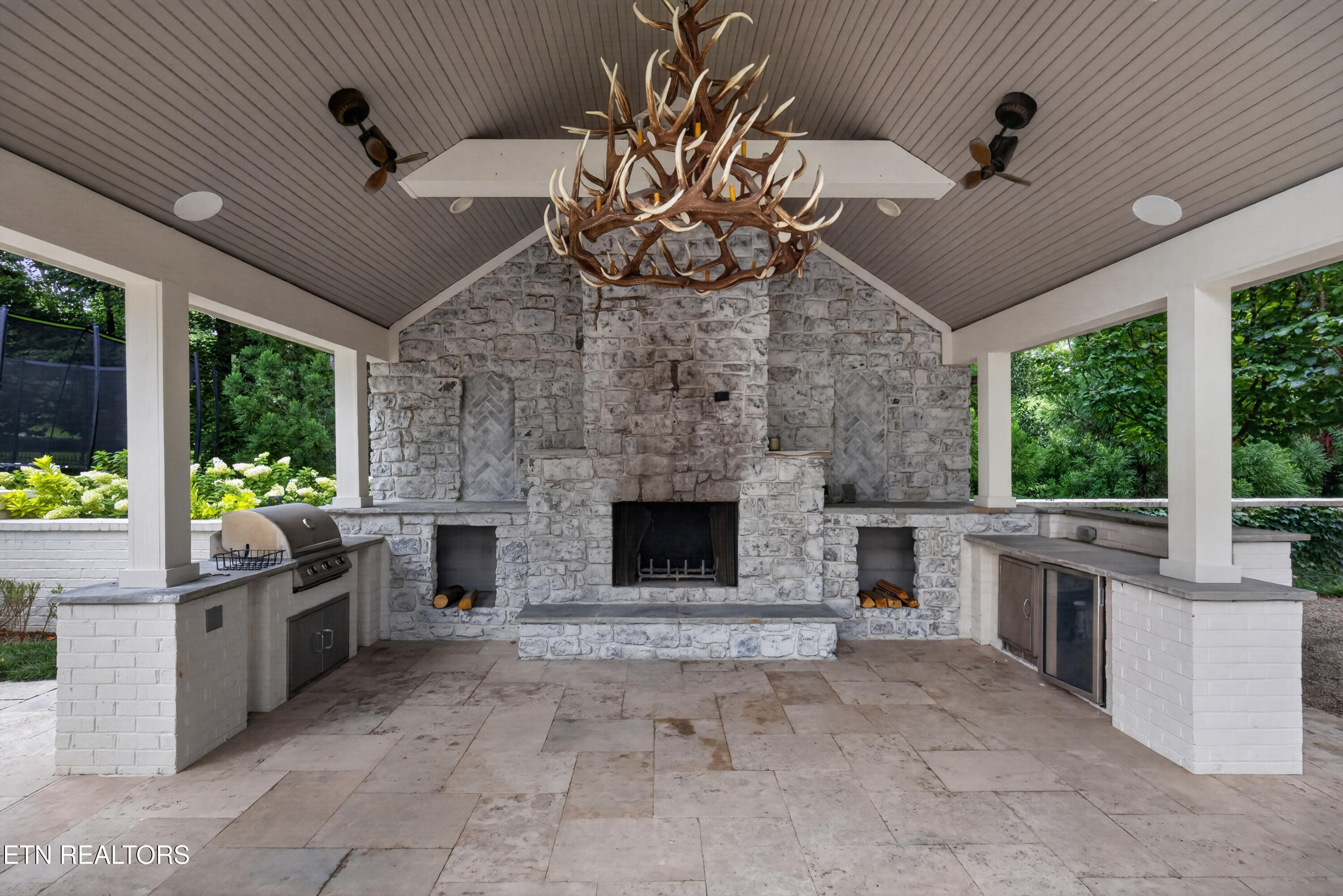 3672 Woodland Drive