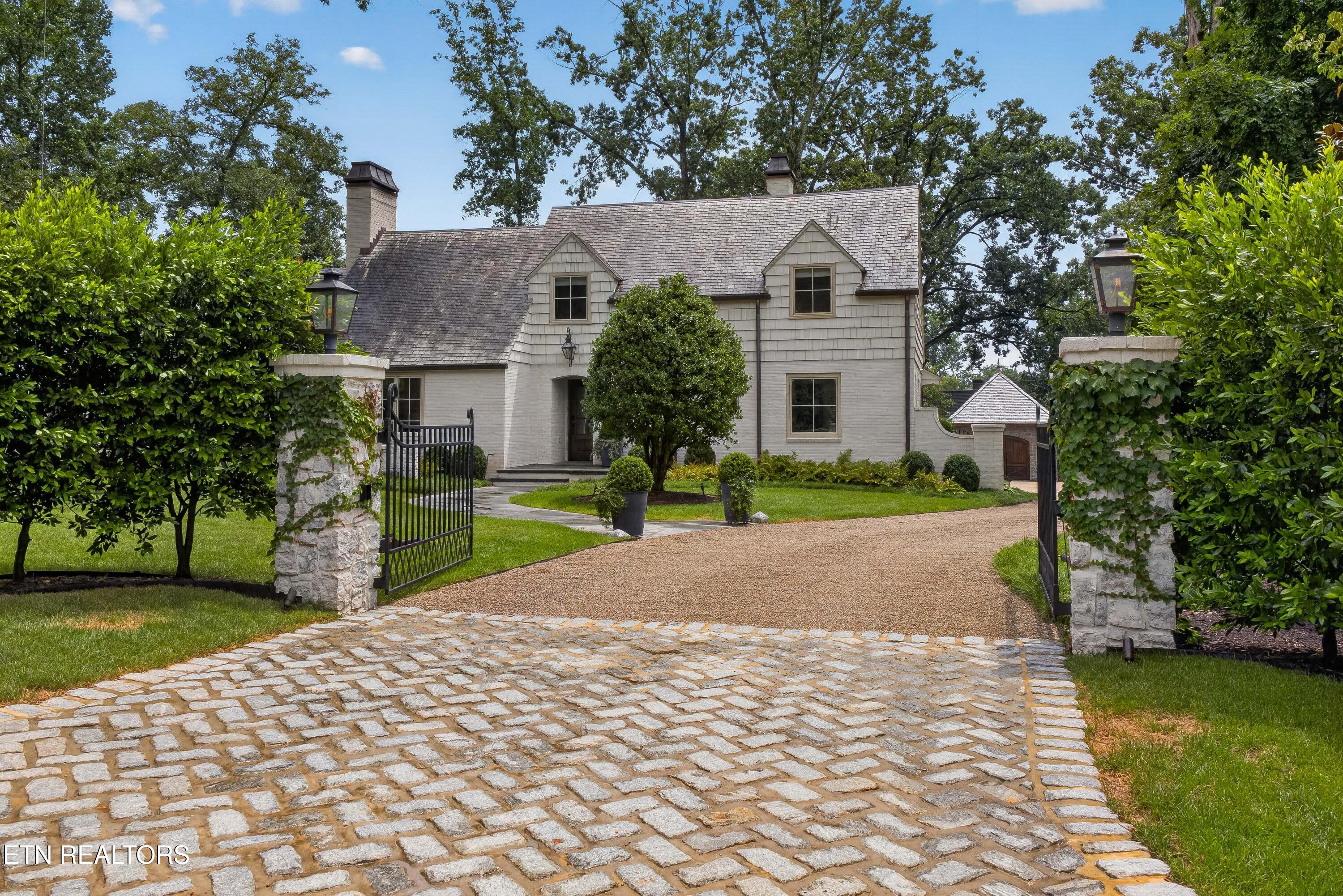 3672 Woodland Drive