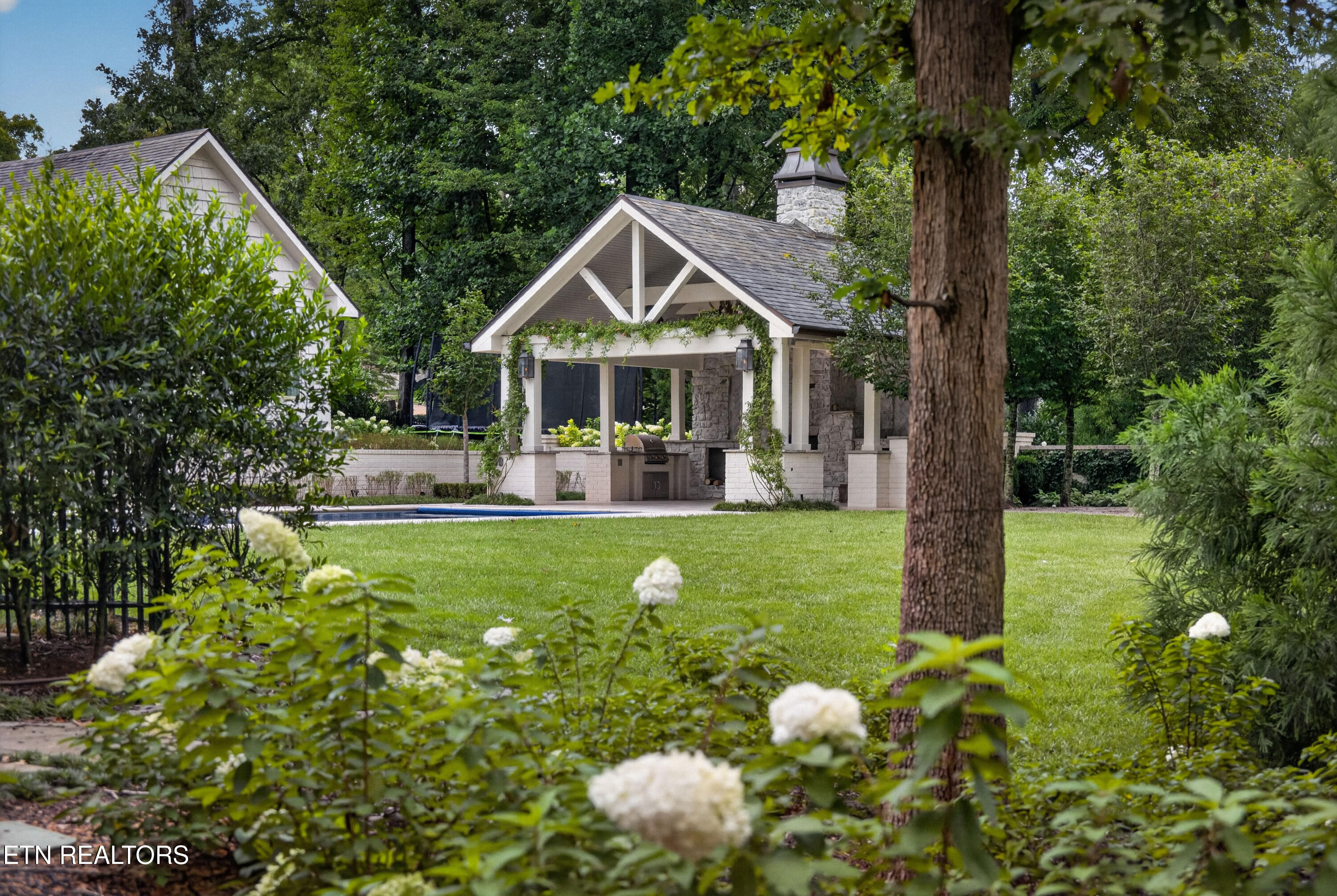 3672 Woodland Drive