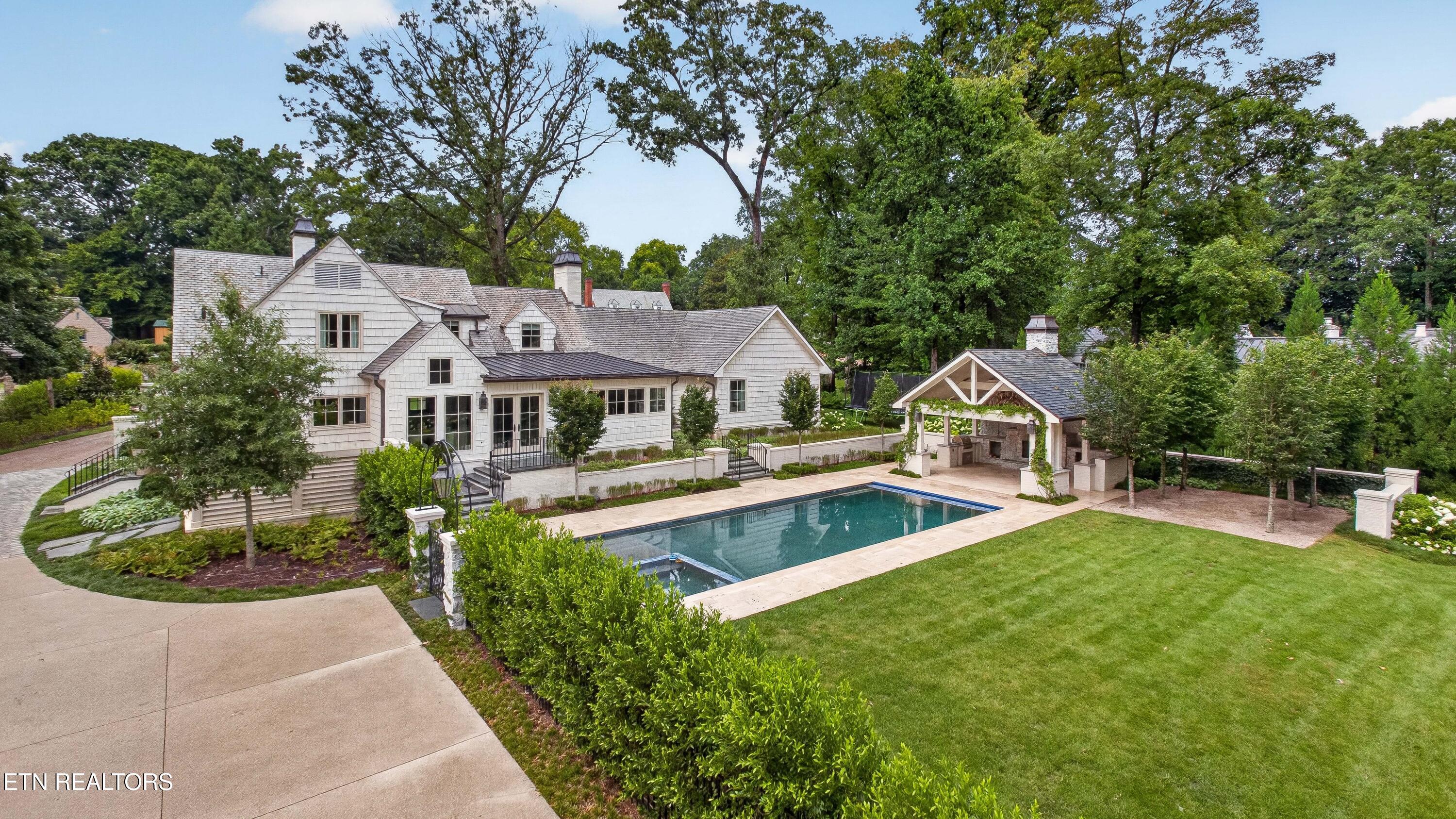 3672 Woodland Drive
