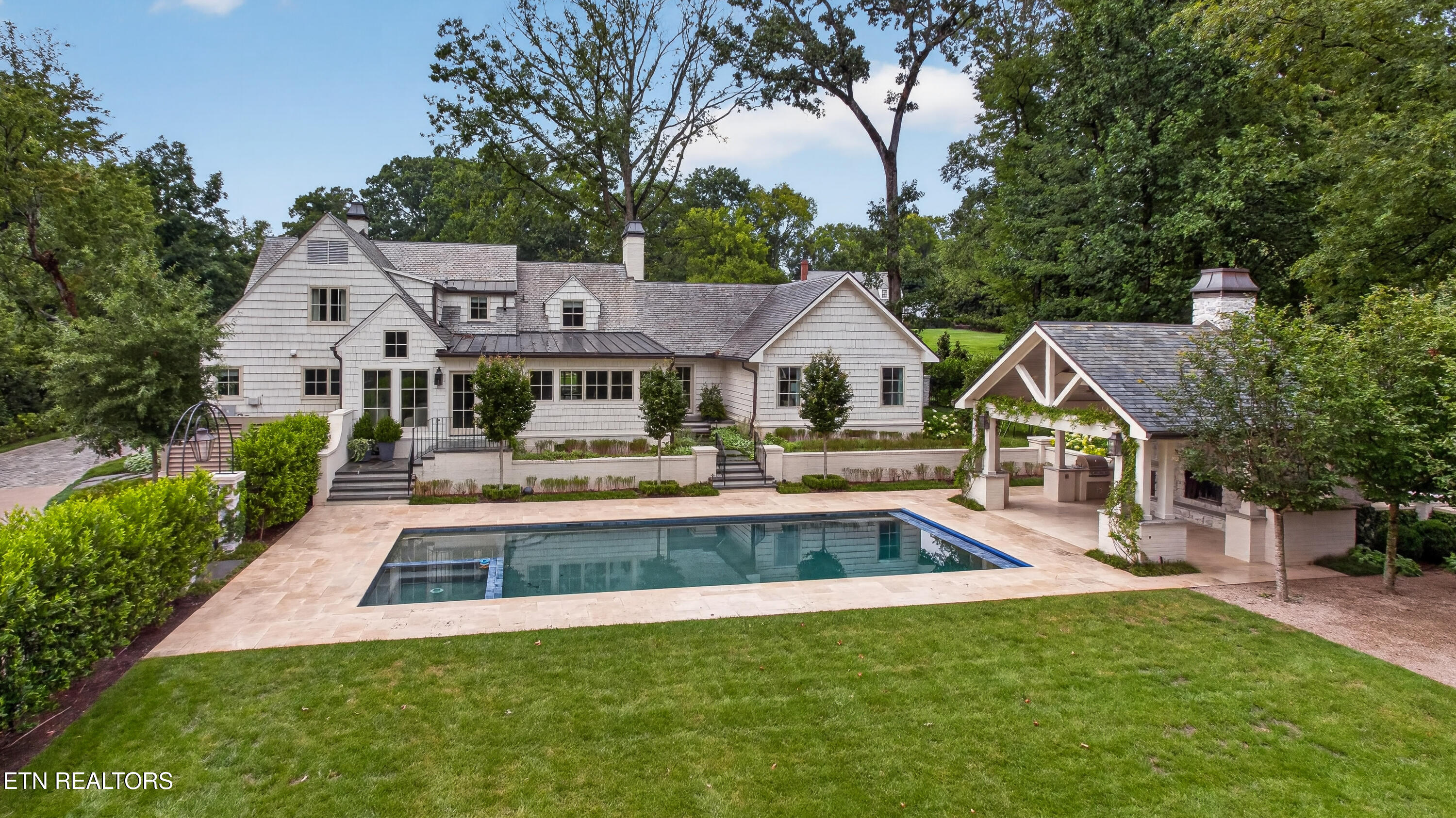3672 Woodland Drive