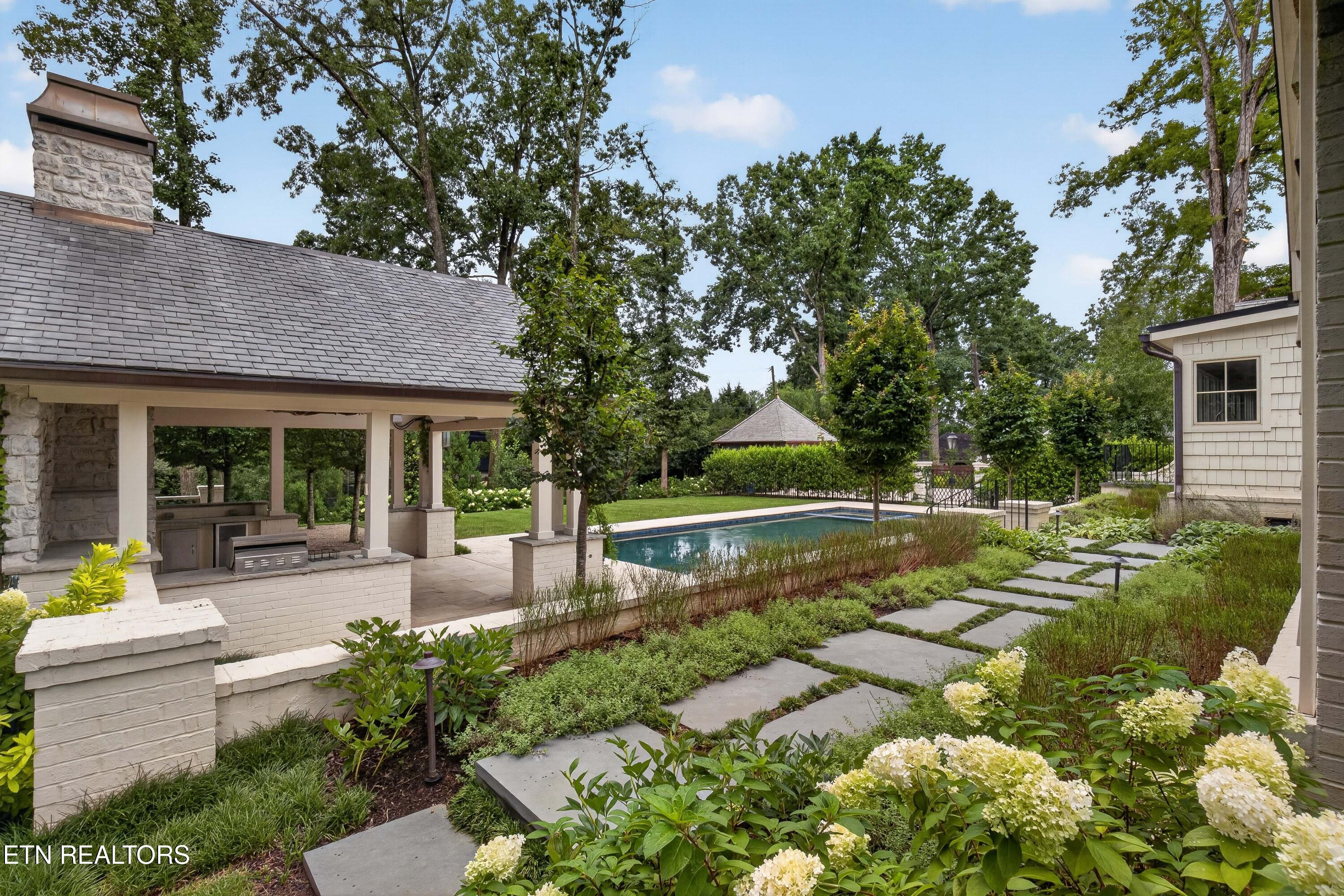 3672 Woodland Drive