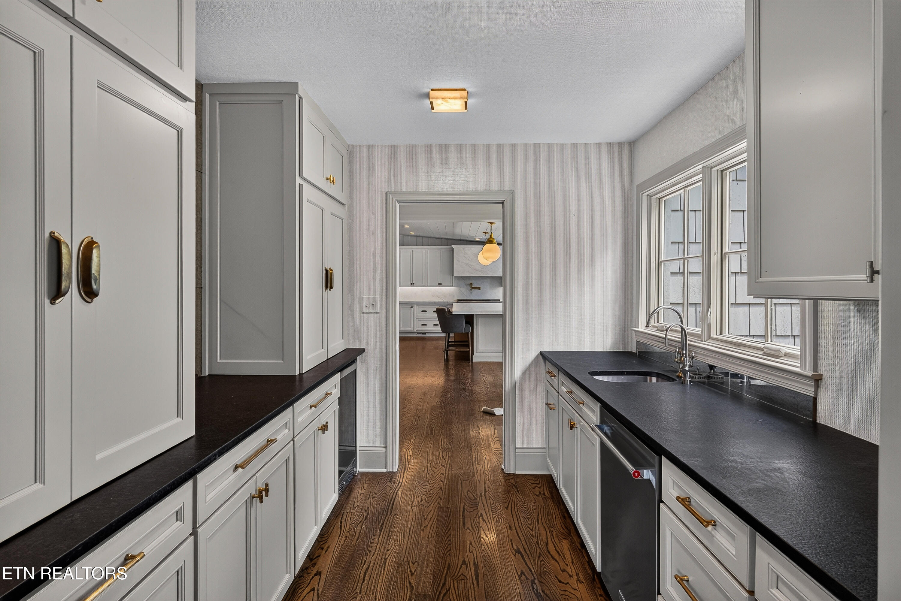 3672 Woodland Drive