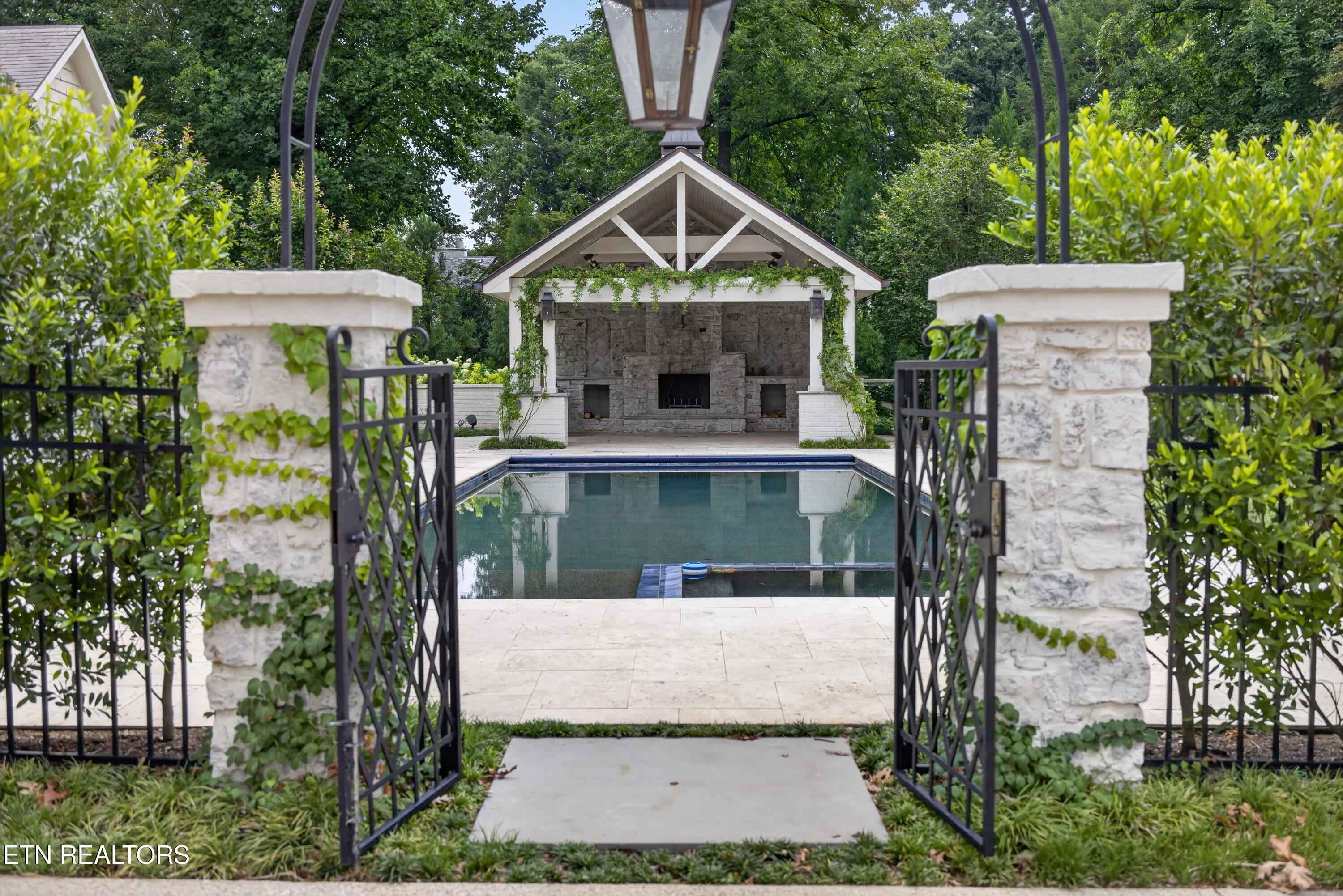 3672 Woodland Drive