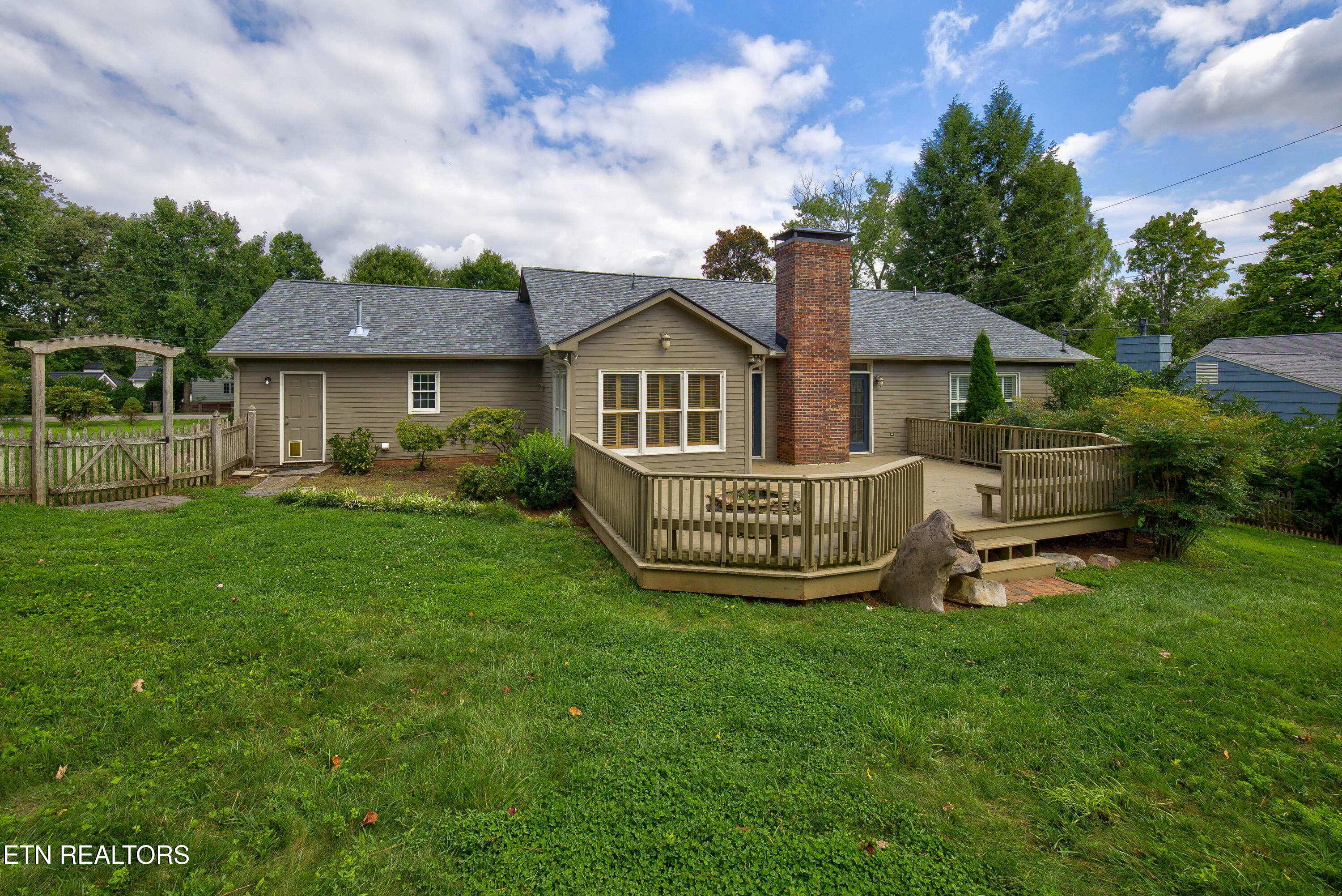6812 Glenbrook Drive
