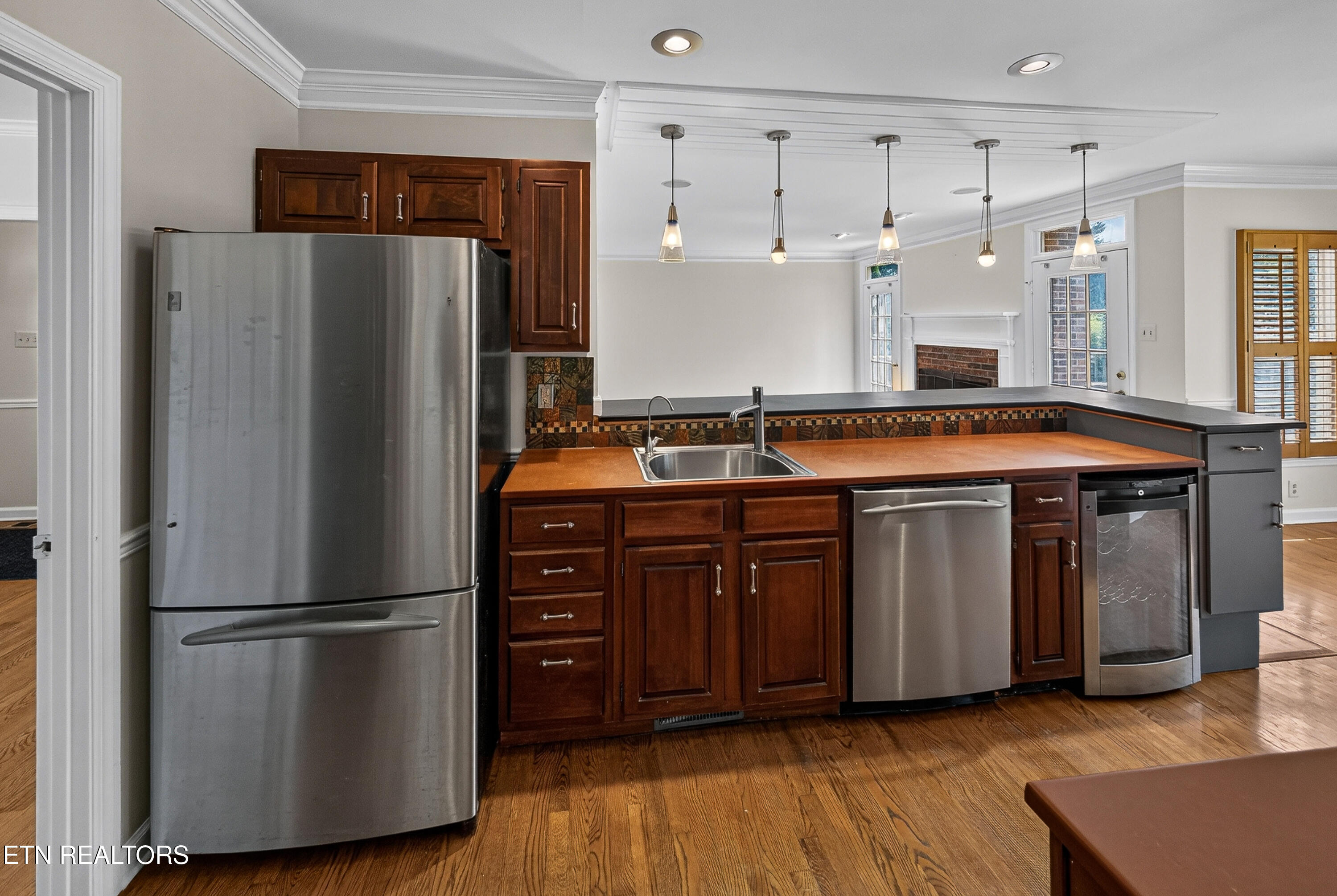 6812 Glenbrook Drive