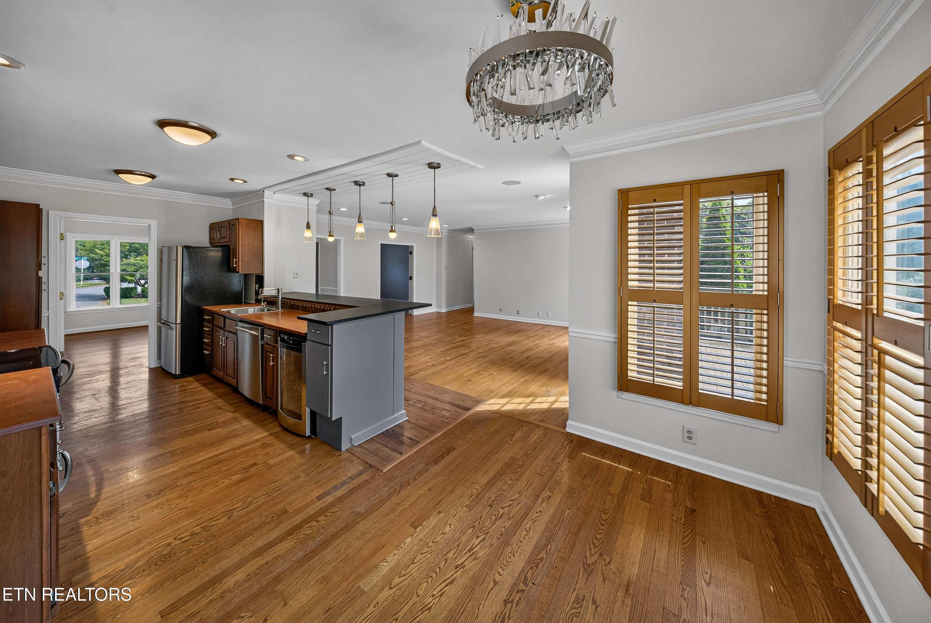 6812 Glenbrook Drive