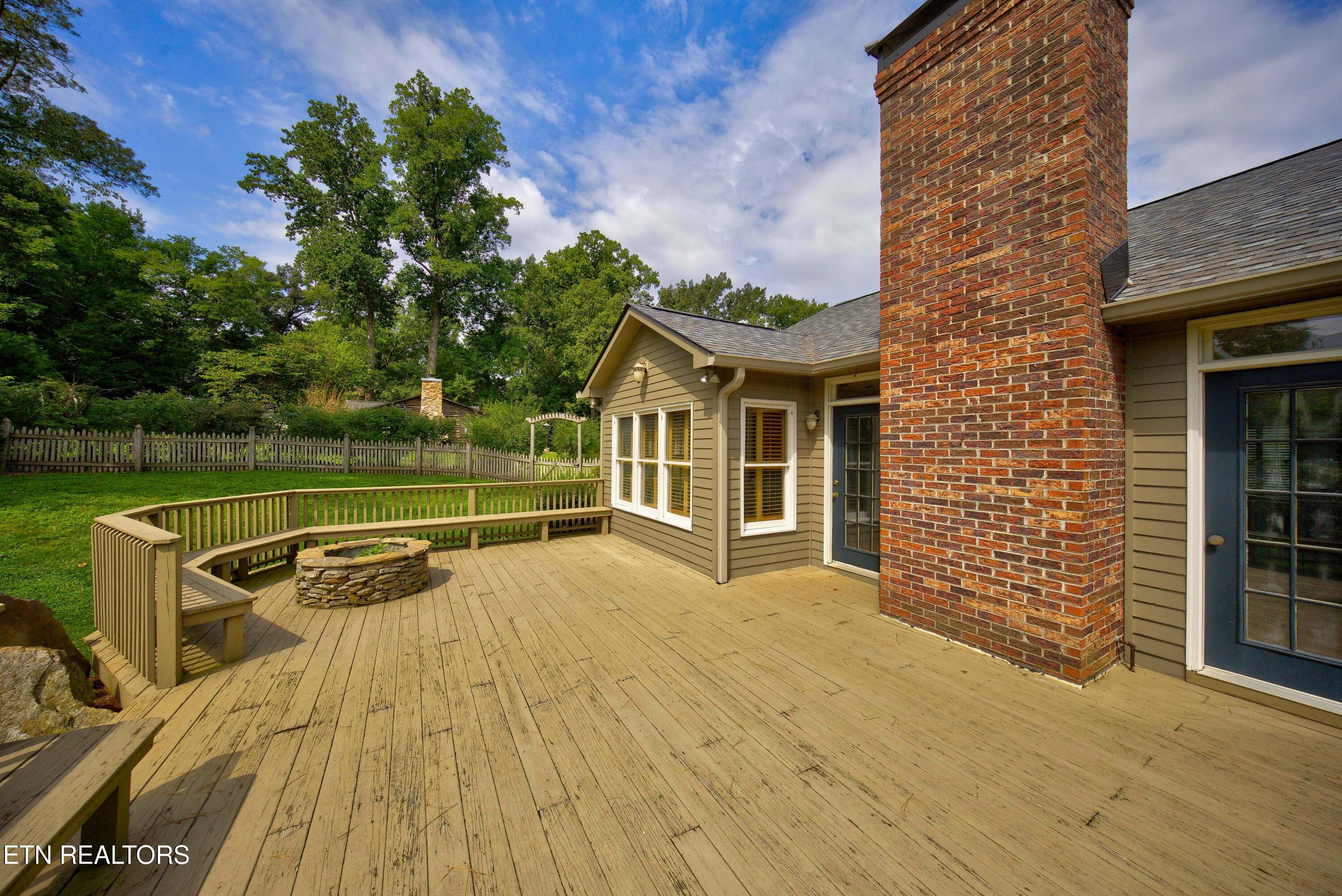 6812 Glenbrook Drive